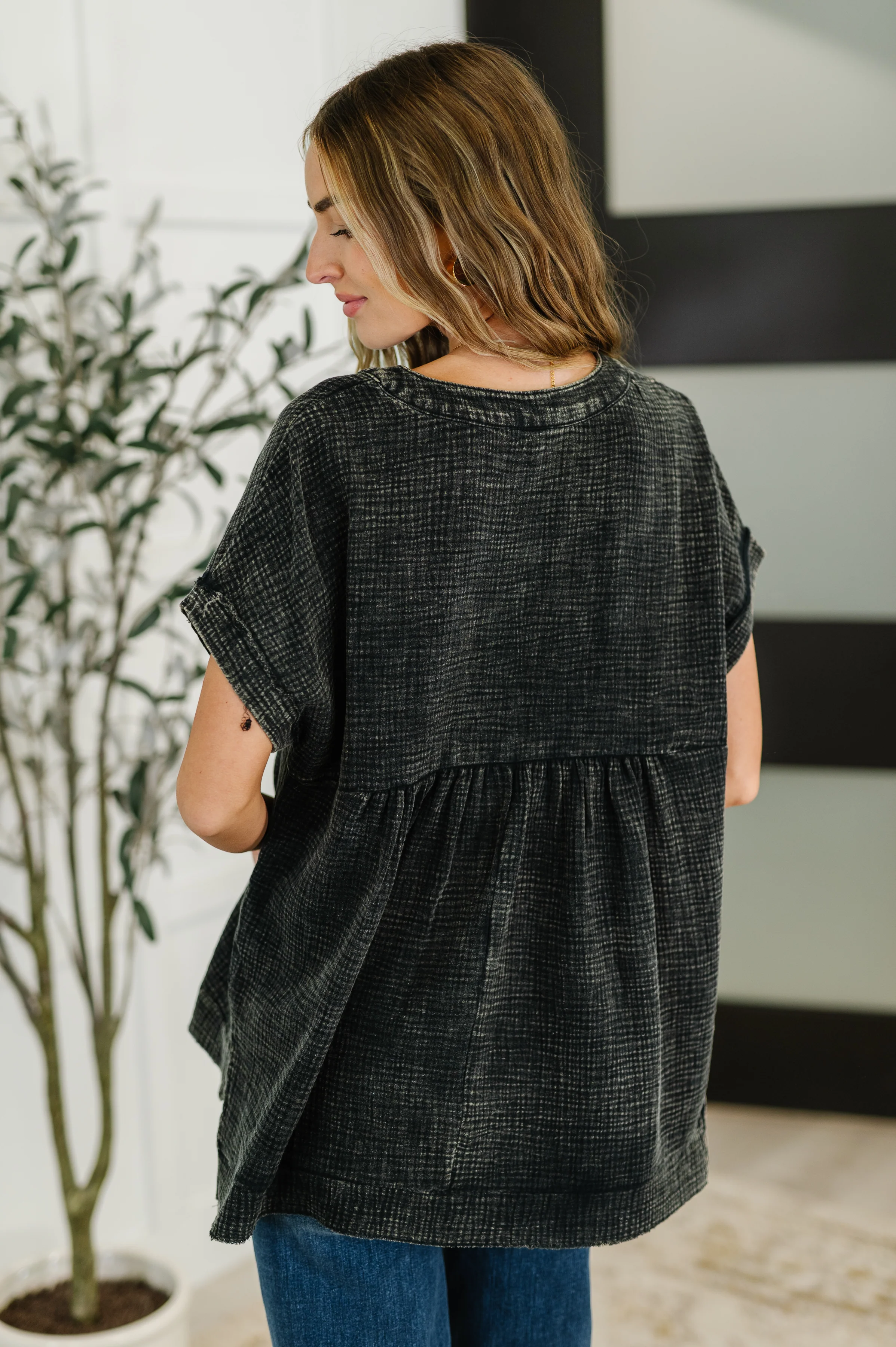Basic Fade V-Neck Acid Wash Top in Ash Black - 6/4/2025 - Image 5