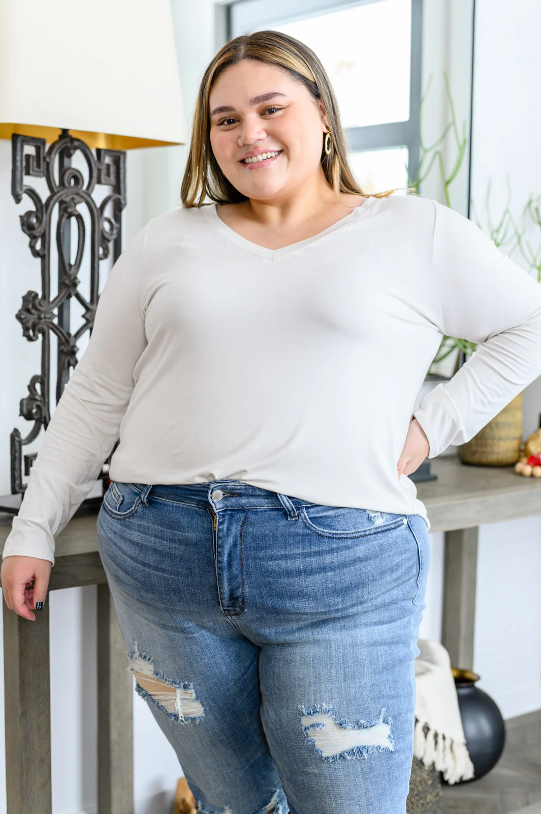 Basics Are Best Long Sleeve V-Neck Top in Bone - 1/3/2023 - Image 12