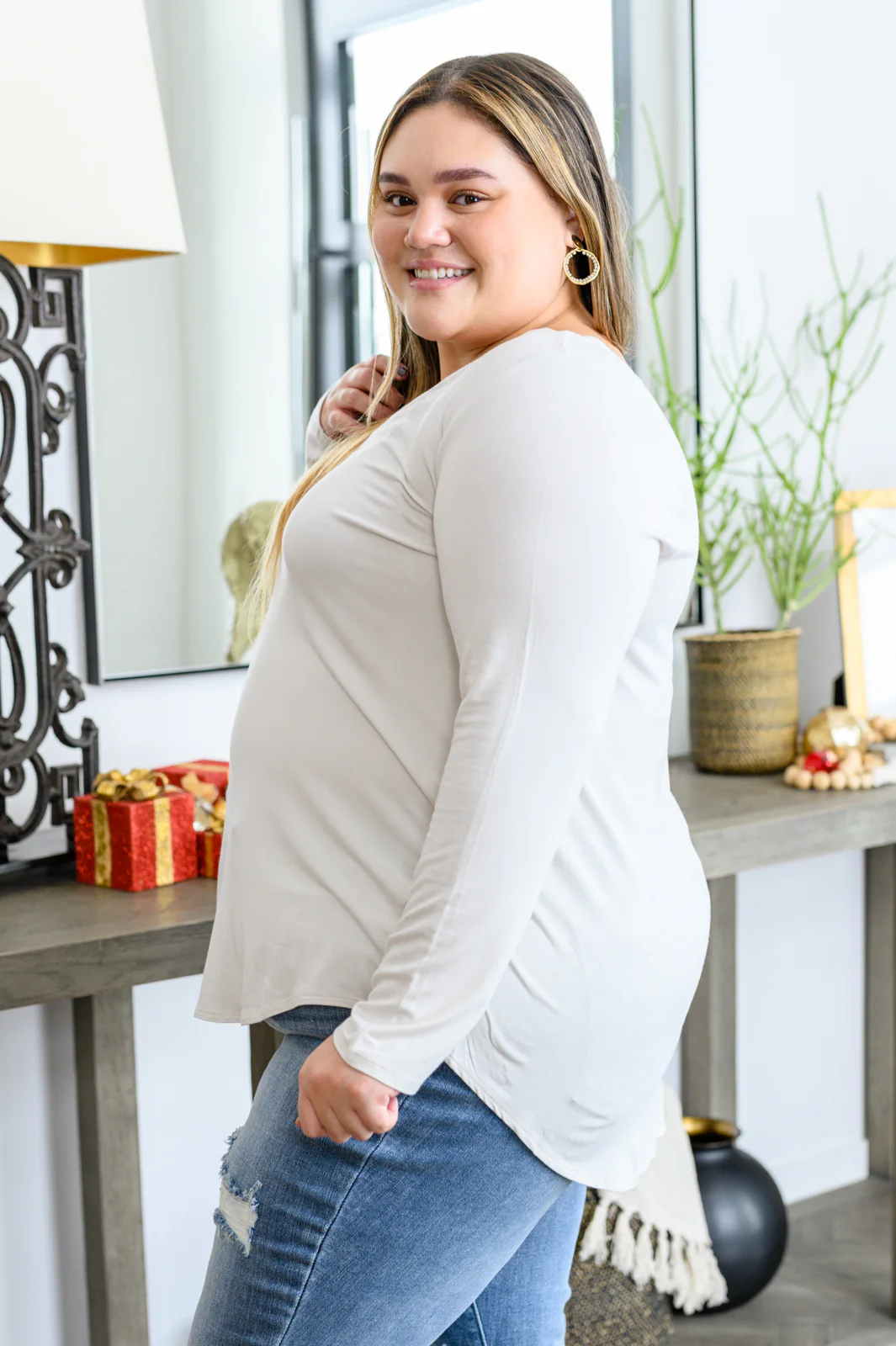 Basics Are Best Long Sleeve V-Neck Top in Bone - 1/3/2023 - Image 3