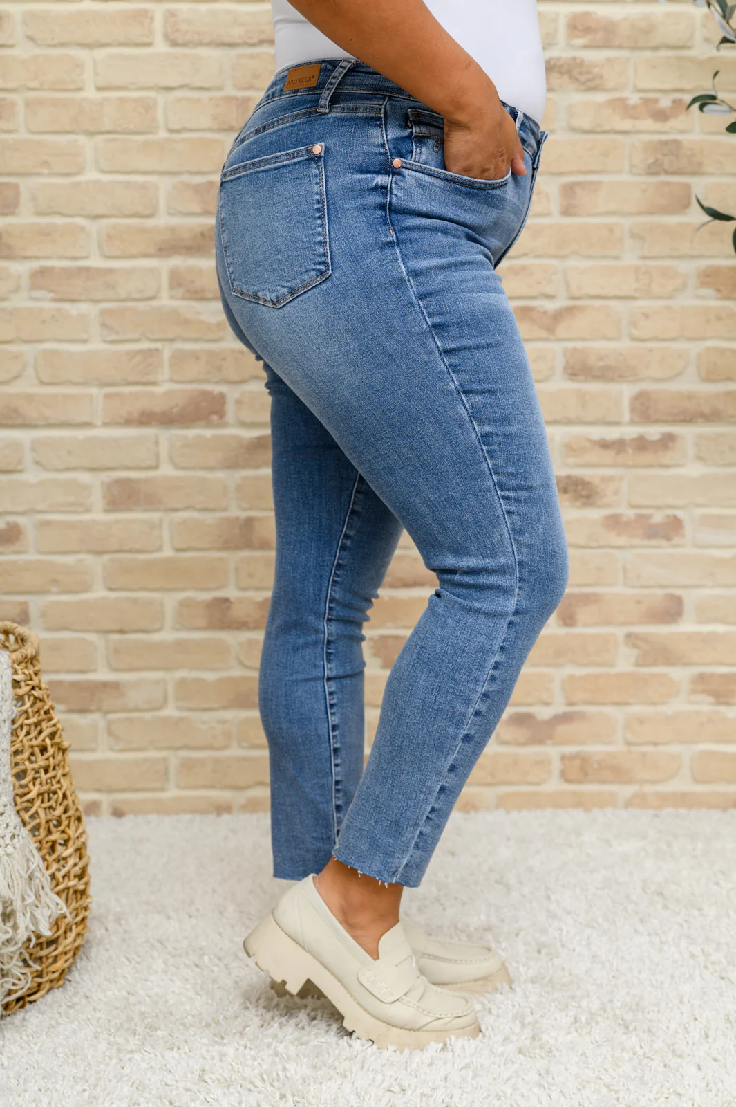 Becca Hi-Waisted Embroidered Pocket Relaxed Jeans - 7/19/2022 - Image 21