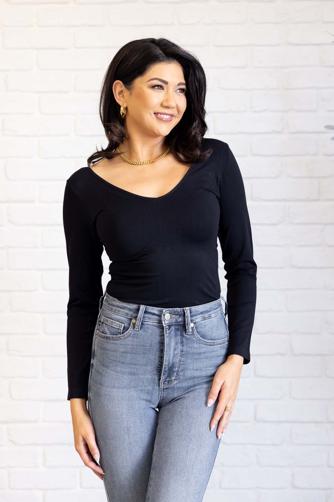 Bring in the Basics Seamless Reversible V-Neck Black - 11/6/2024 - Image 3