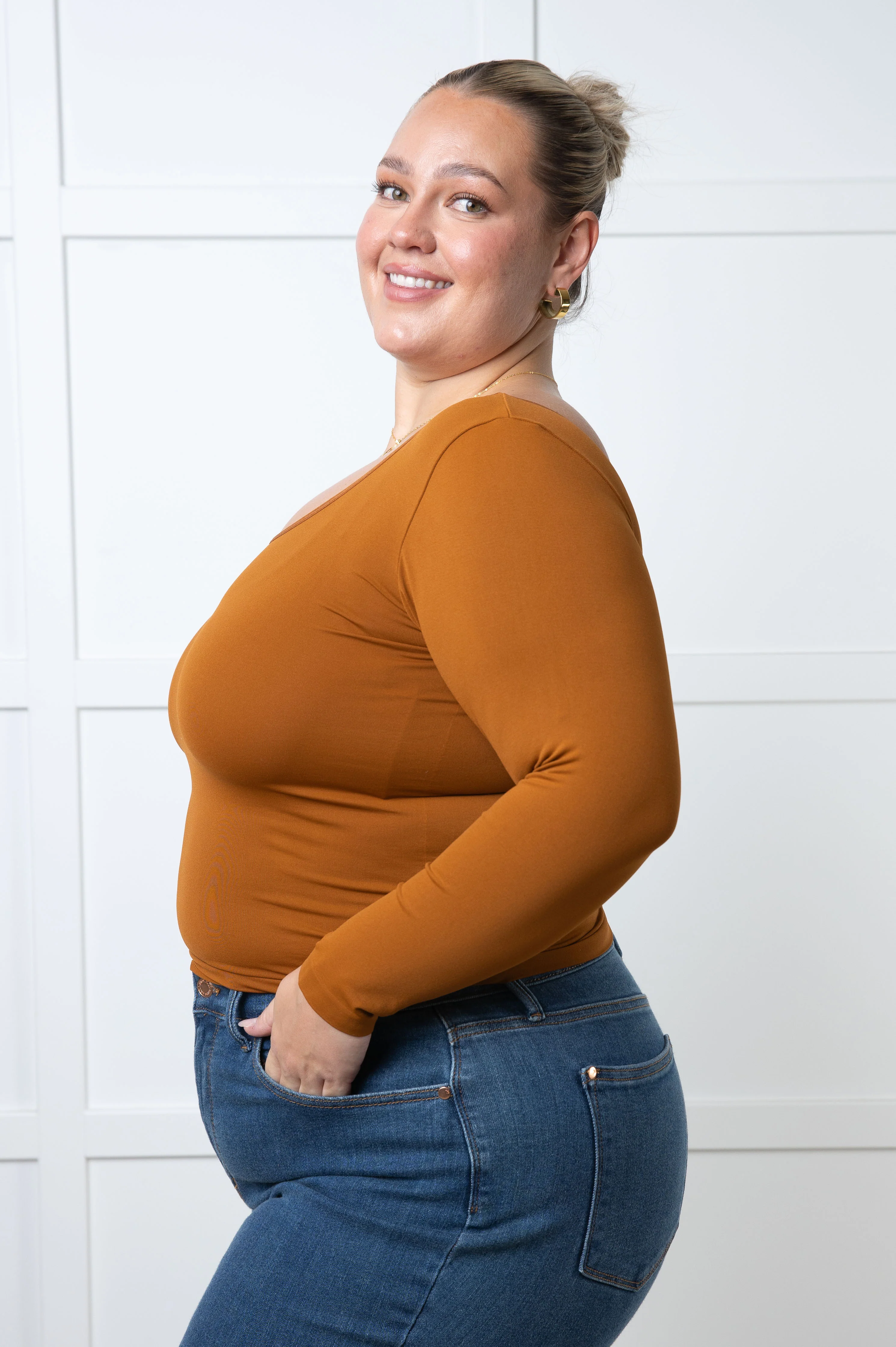 Bring in the Basics Seamless Reversible V-Neck Caramel - 11/6/2024 - Image 6