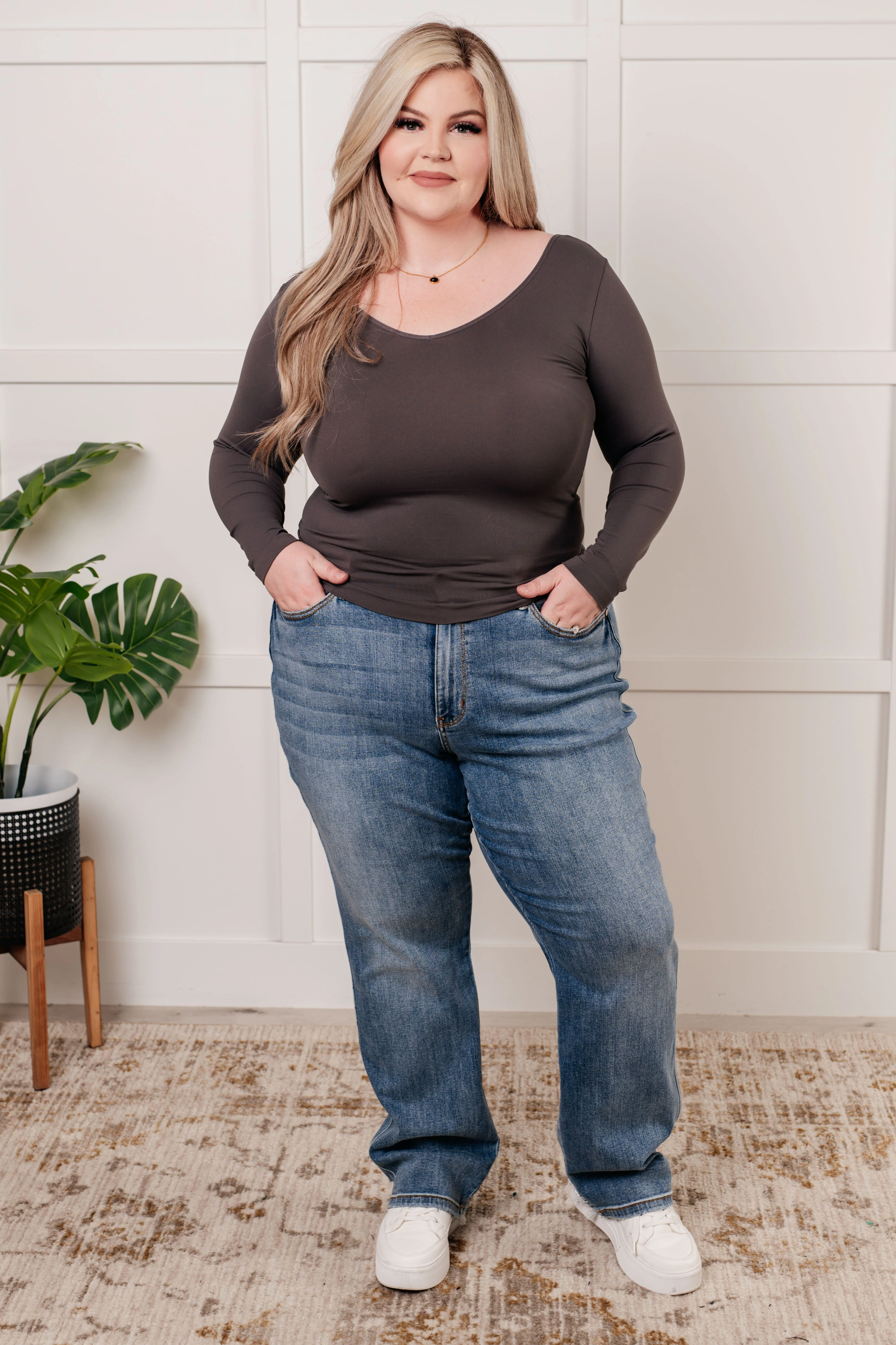 Bring in the Basics Seamless Reversible V-Neck Charcoal - 11/6/2024 - Image 5