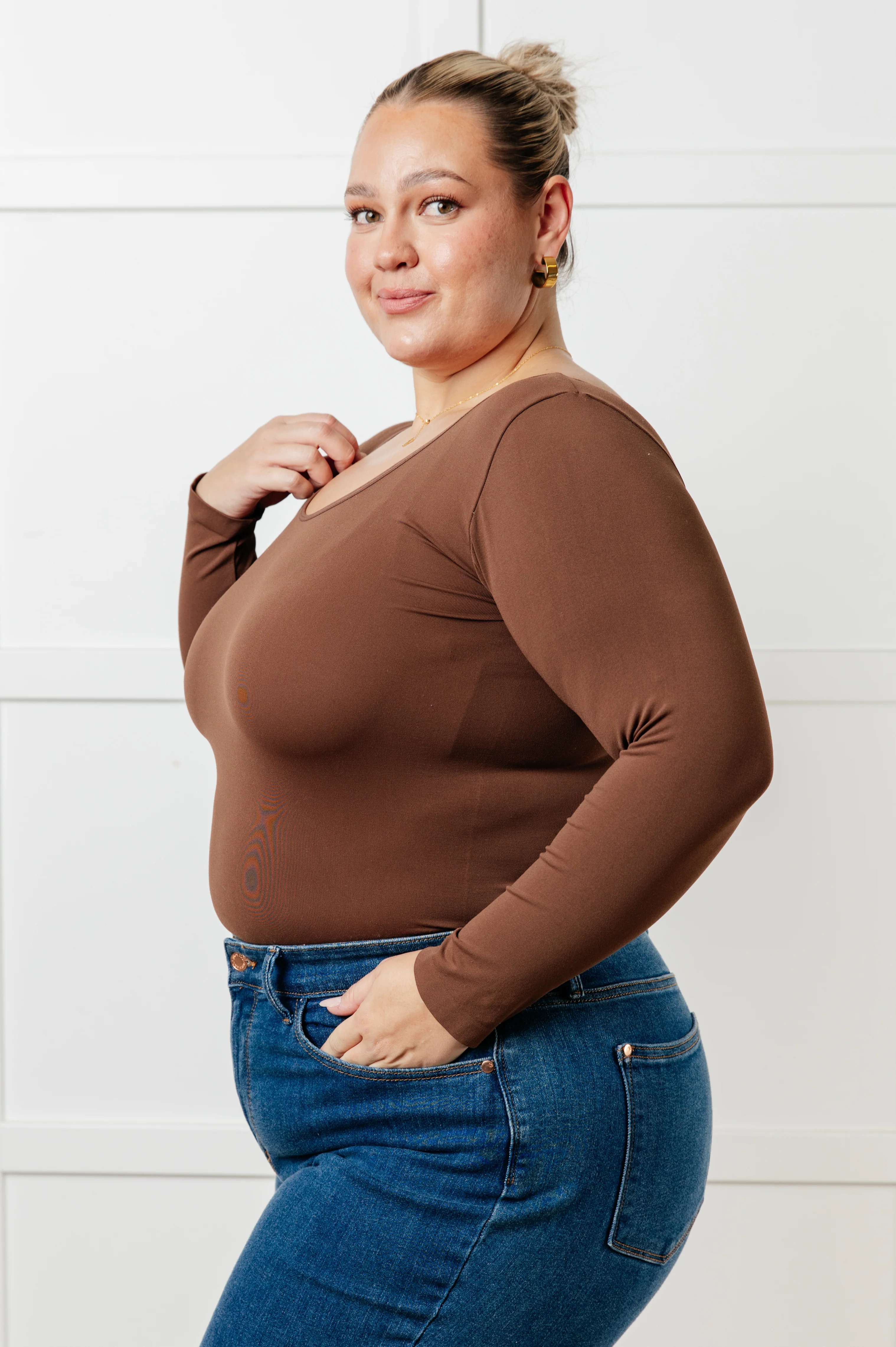 Bring in the Basics Seamless Reversible V-Neck Coffee - 11/6/2024 - Image 3