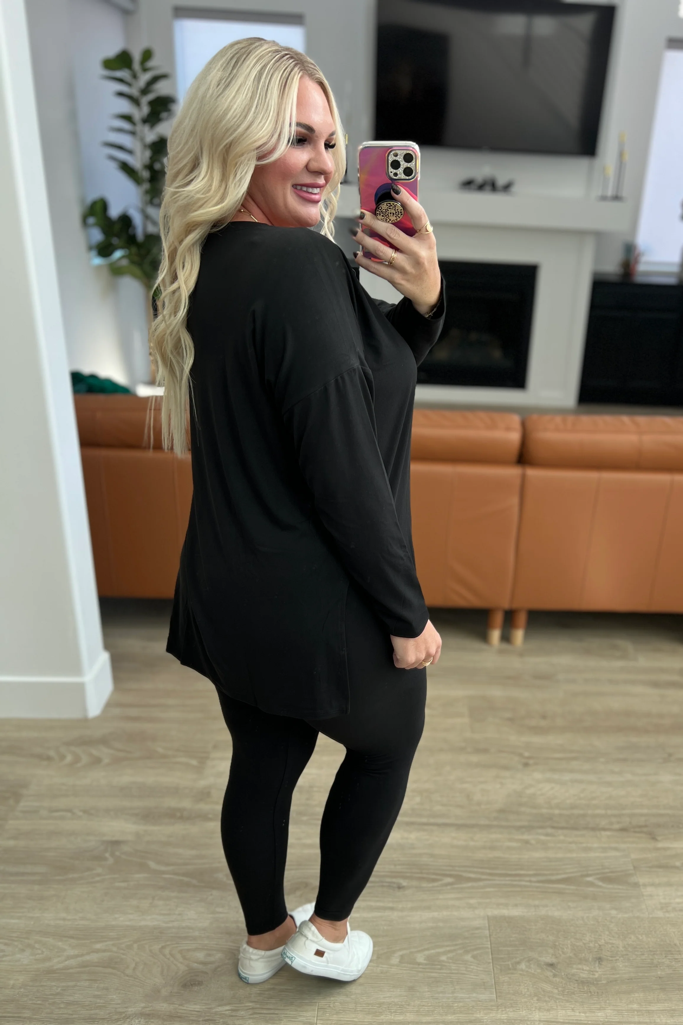 Buttery Soft V-Neck Long Sleeve Loungewear Set in Black - 11/8/2023 - Image 4