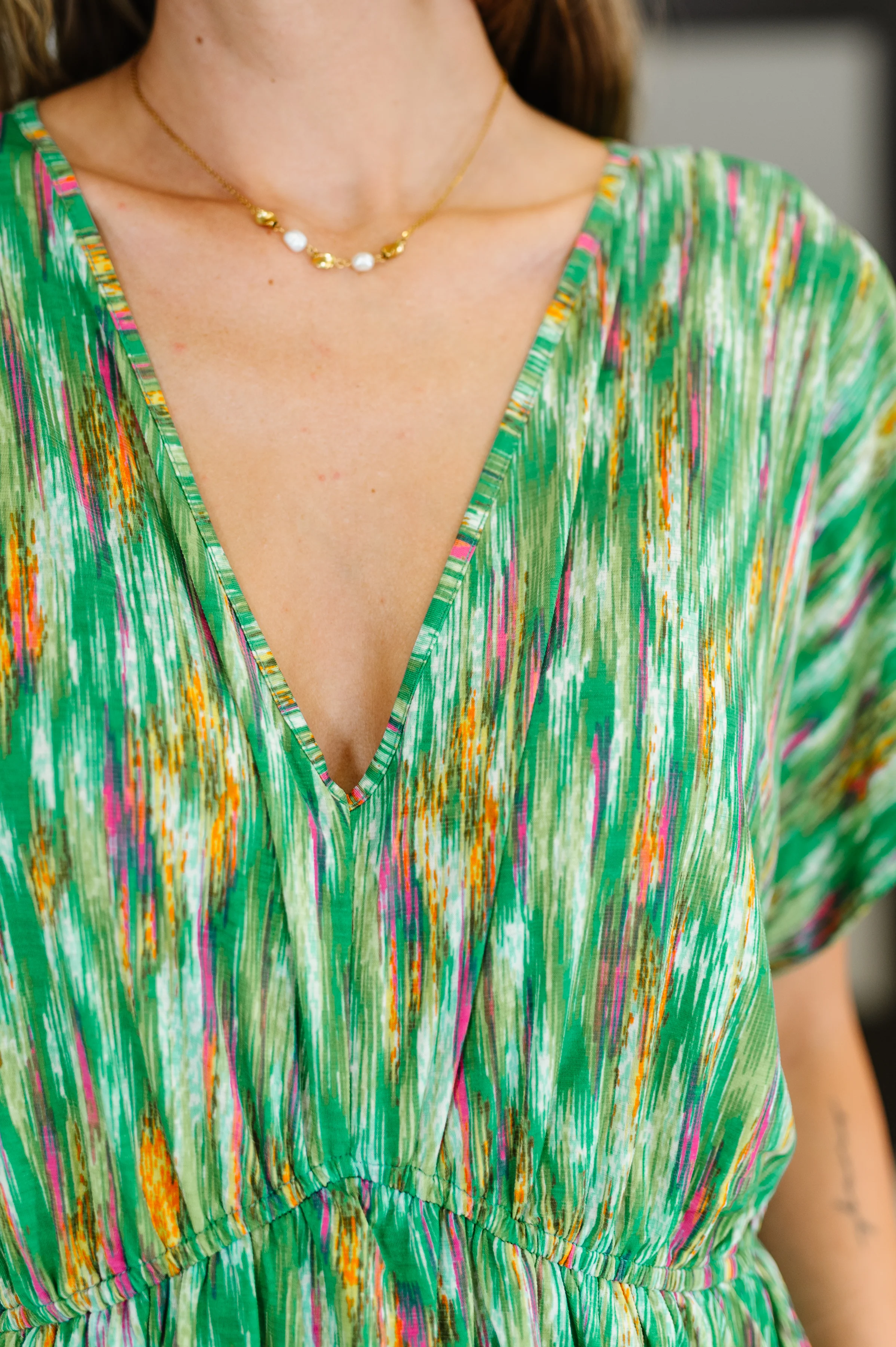 Chic Repeat V-Neck Dress in Multi-Color - 6/6/2025 - Image 5