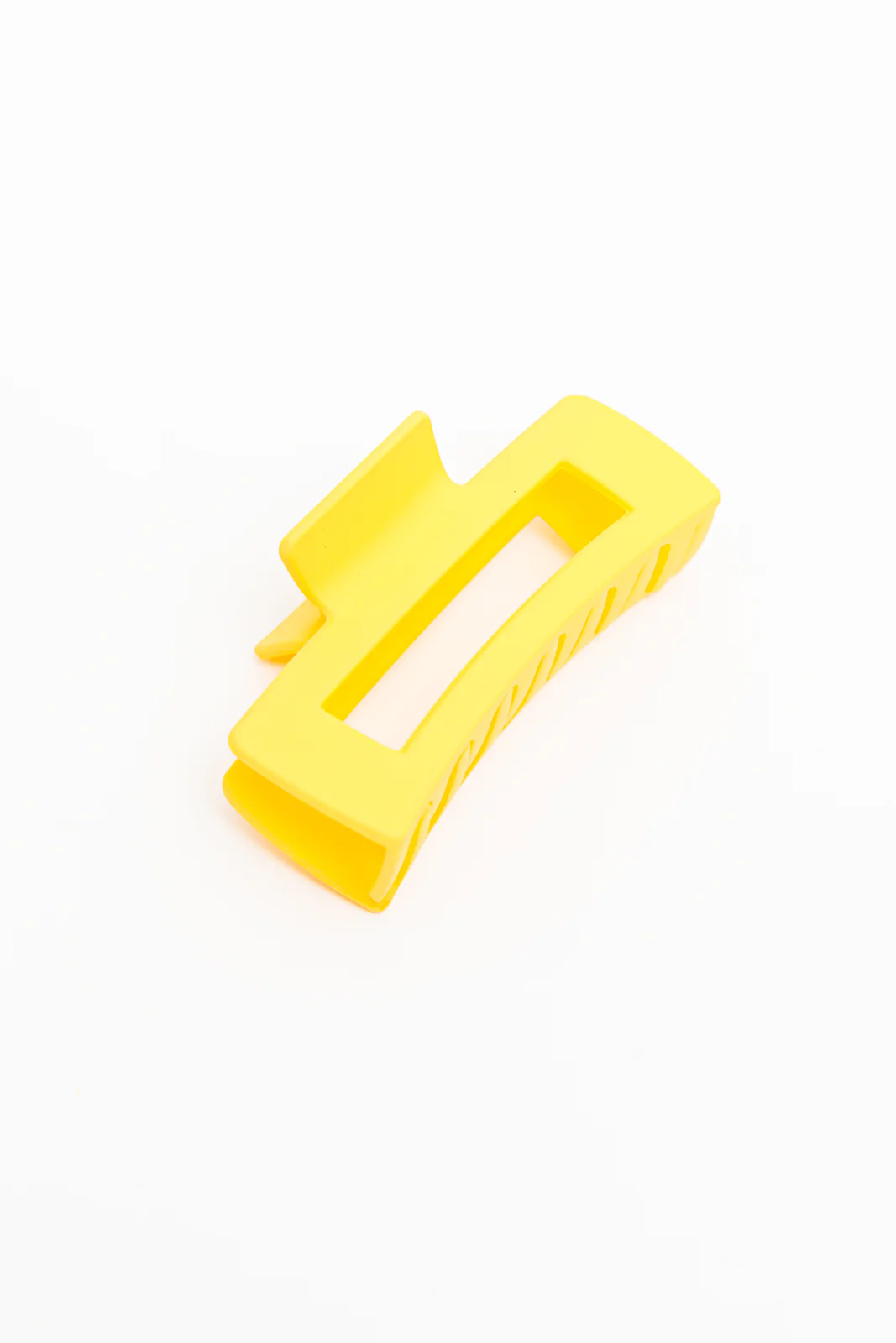 Claw Clip Set of 4 in Lemon - 6/12/2023 - Image 13