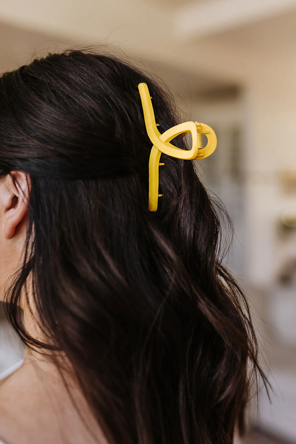 Claw Clip Set of 4 in Lemon - 6/12/2023 - Image 3