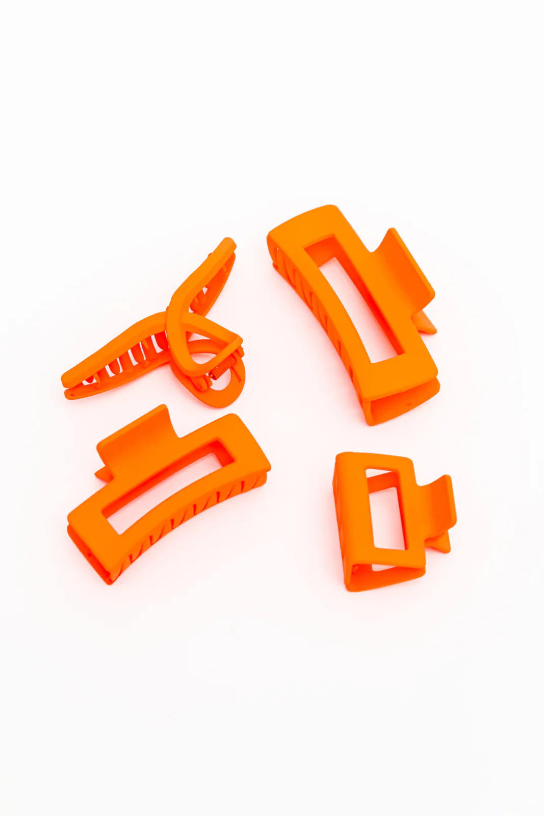 Claw Clip Set of 4 in Orange - 6/12/2023 - Image 14