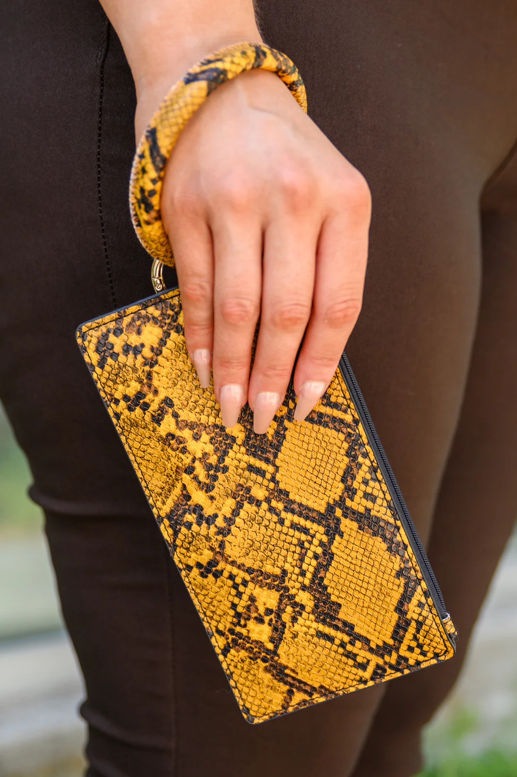 Clear Break Snakeskin Clutch - 10/20/2022 - Image 3