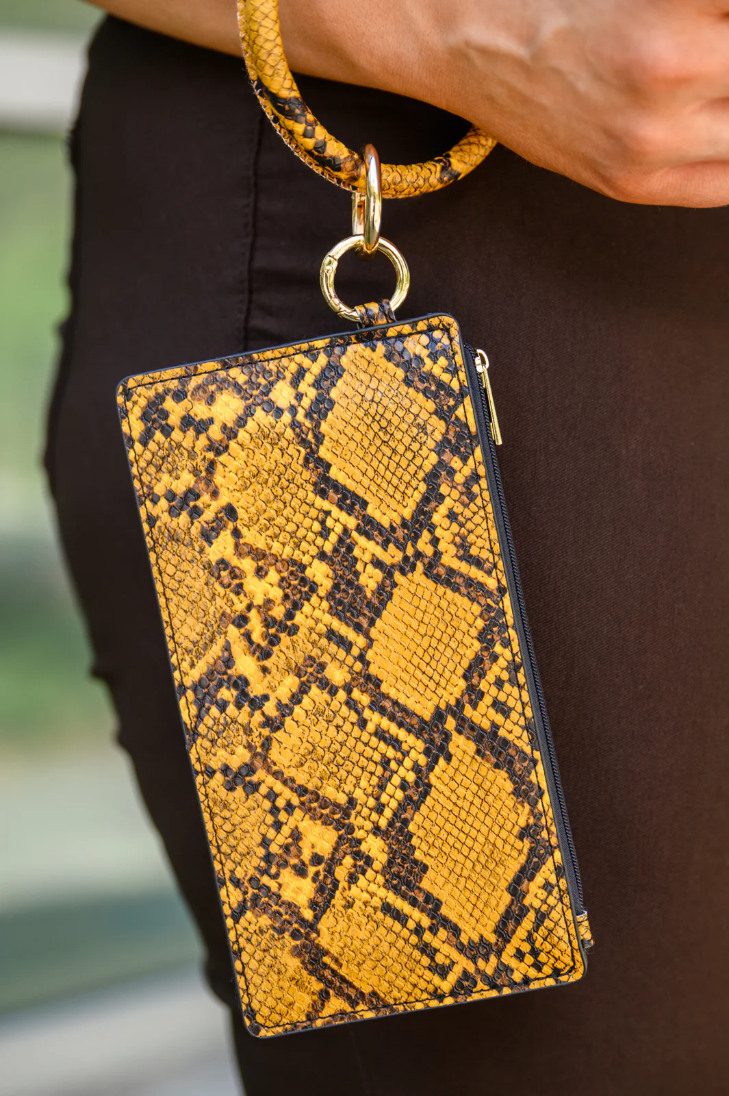 Clear Break Snakeskin Clutch - 10/20/2022 - Image 4