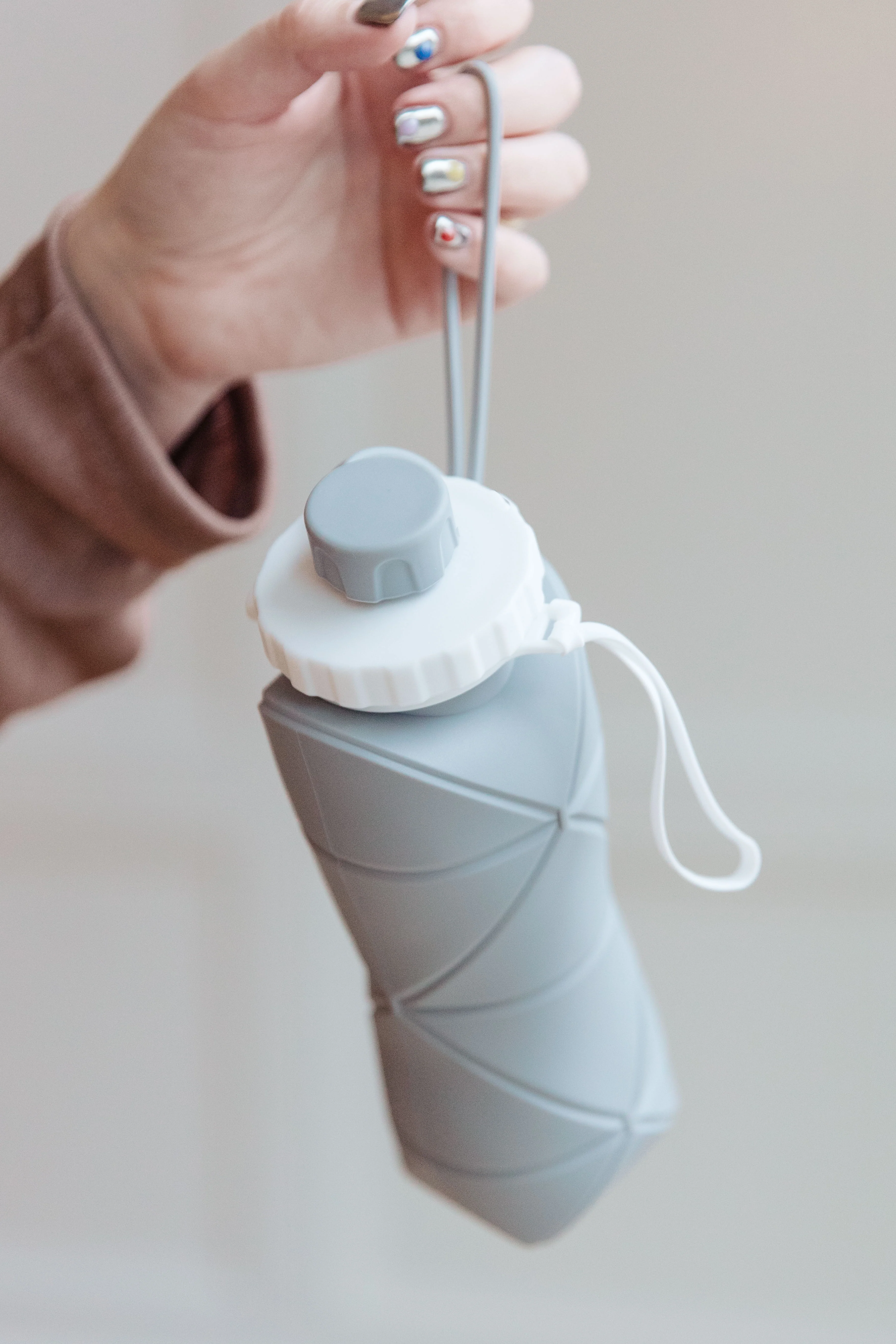 Collapsing Silicone Water Bottle in Diamond Gray - 11/27/2023 - Image 3