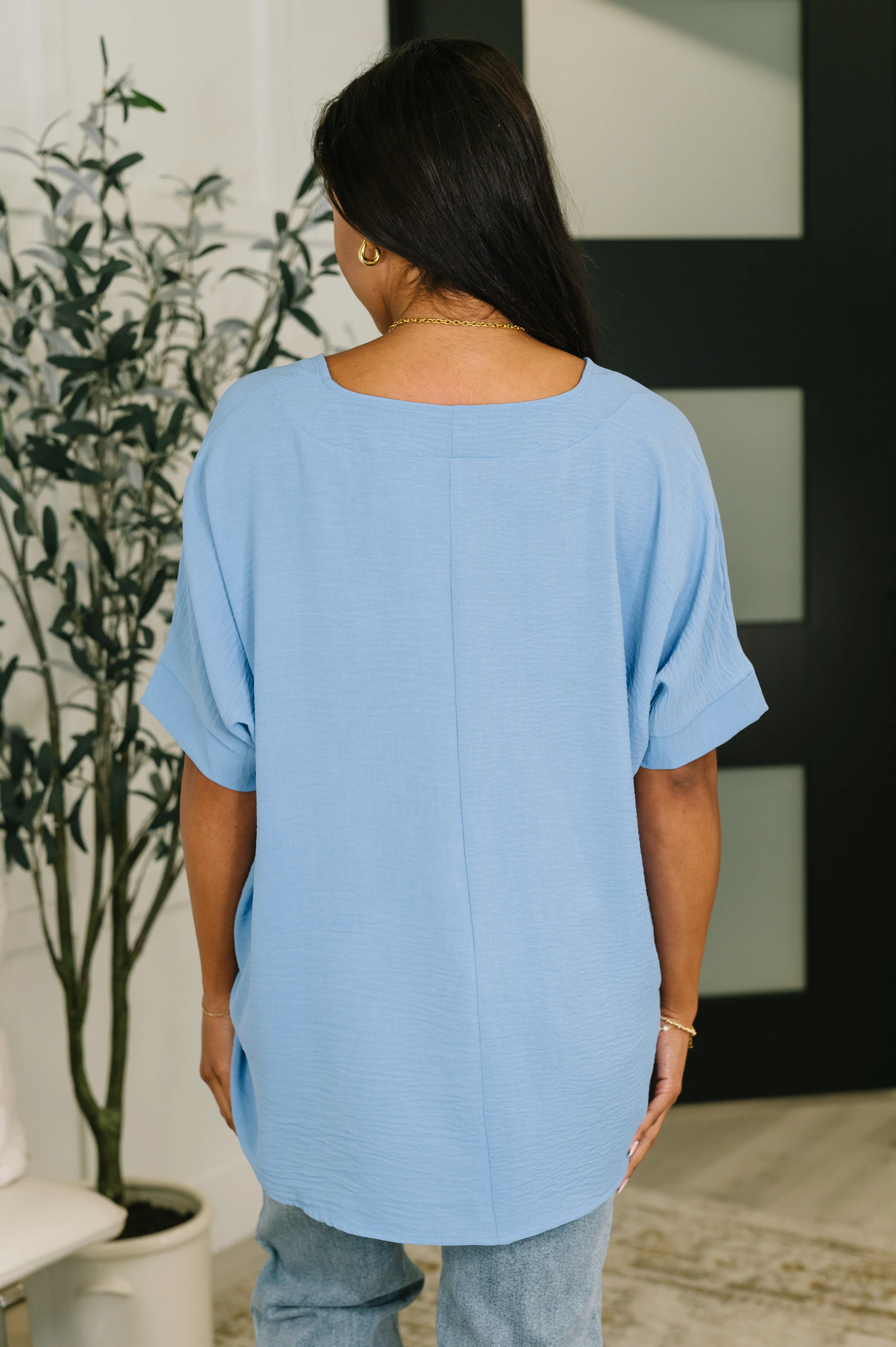 Counter Part Crinkle Woven V-Neck Top in Cornflower Blue - 2/4/2026 - Image 5