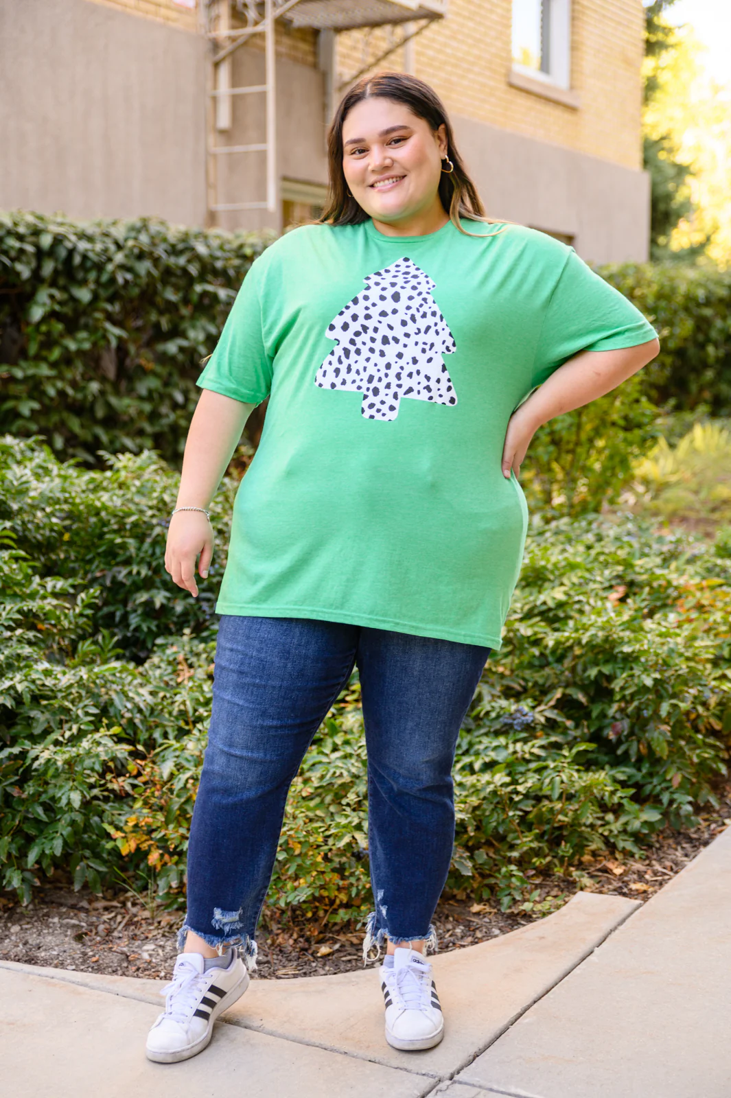Dalmatian Tree Graphic Tee in Kelly Green - 11/3/2022 - Image 3