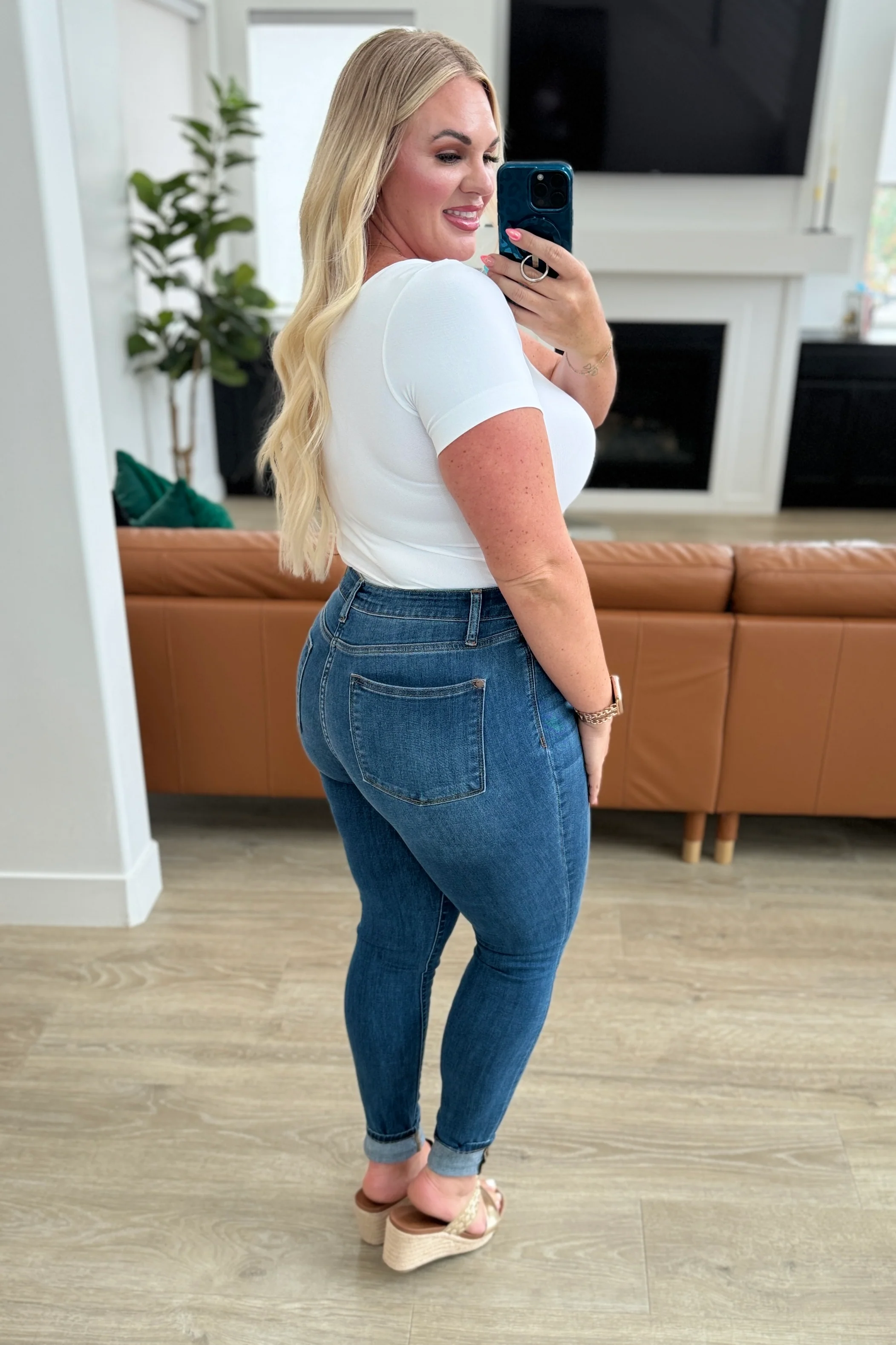 Daphne High Rise Skinny Jeans - 6/5/2024 - Image 15