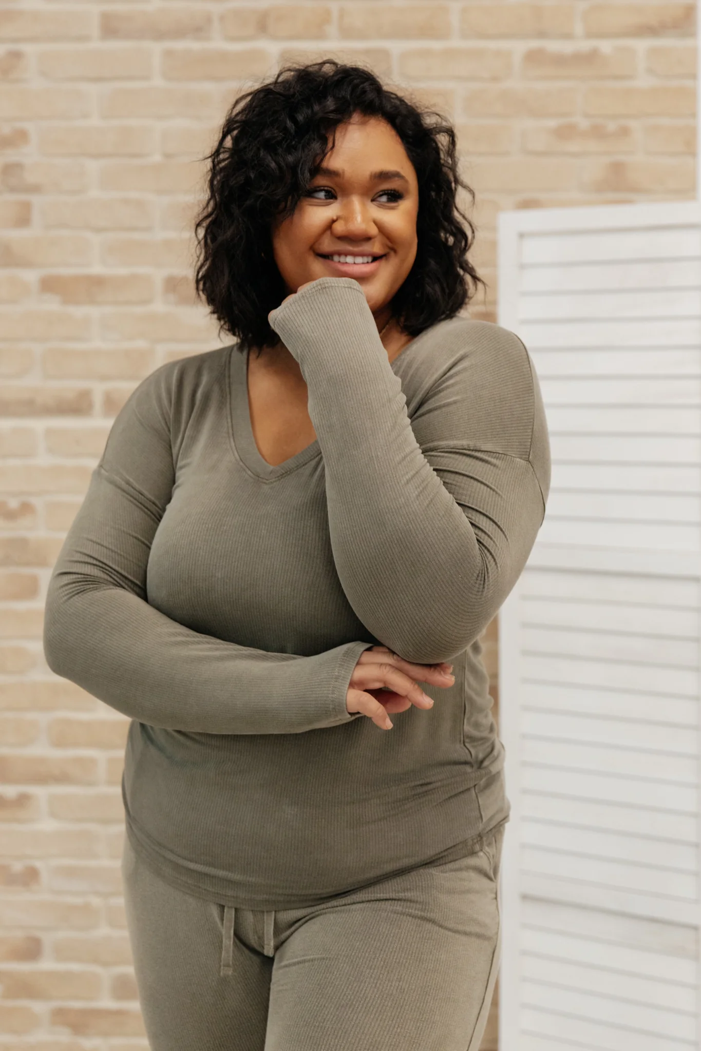 Essential Lounge Top in Mineral Wash Olive - 10/21/2021 - Image 11