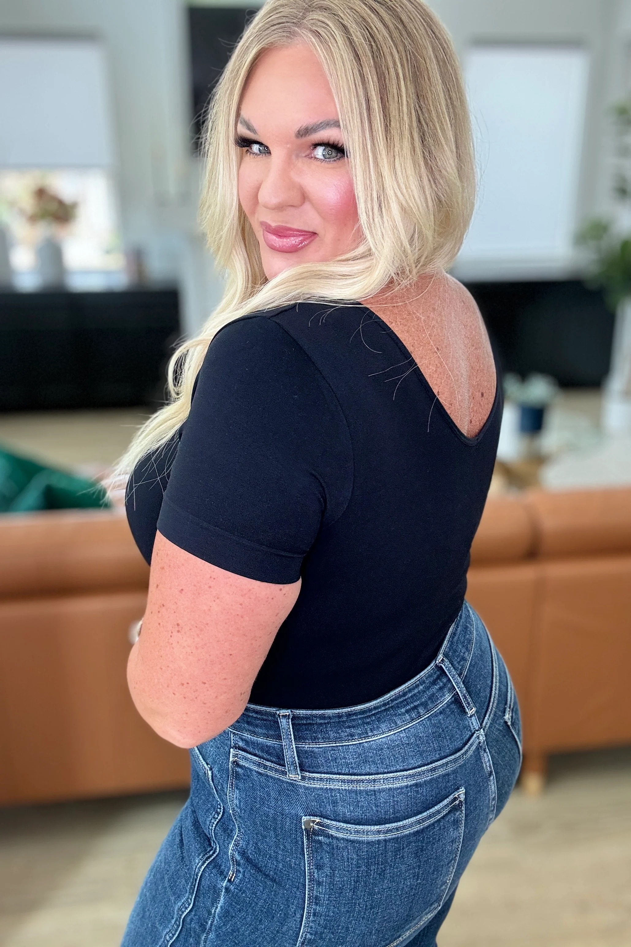 Everyday Scoop Neck Short Sleeve Bodysuit in Black - 8/7/2024 - Image 3