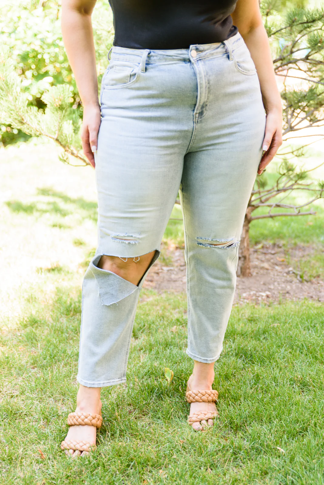 Good Karma Light Wash Distressed Jeans - 7/12/2022 - Image 10