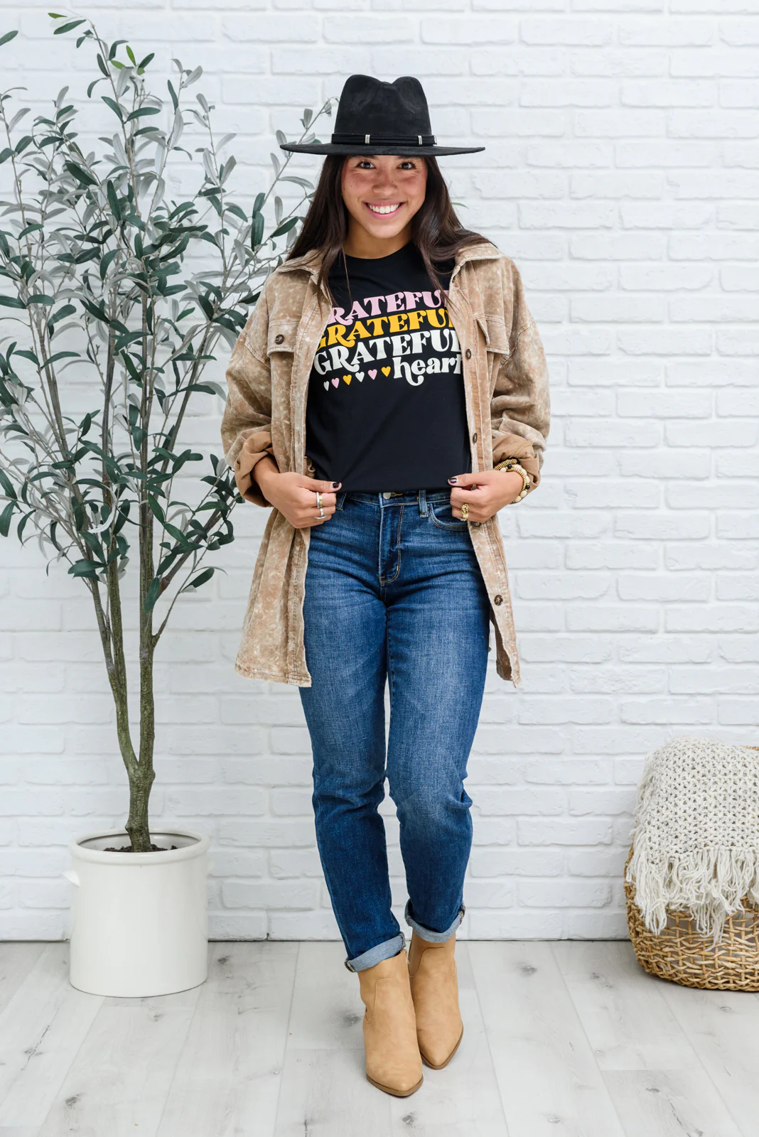 Grateful Heart Graphic T-Shirt In Black - 9/20/2022 - Image 20