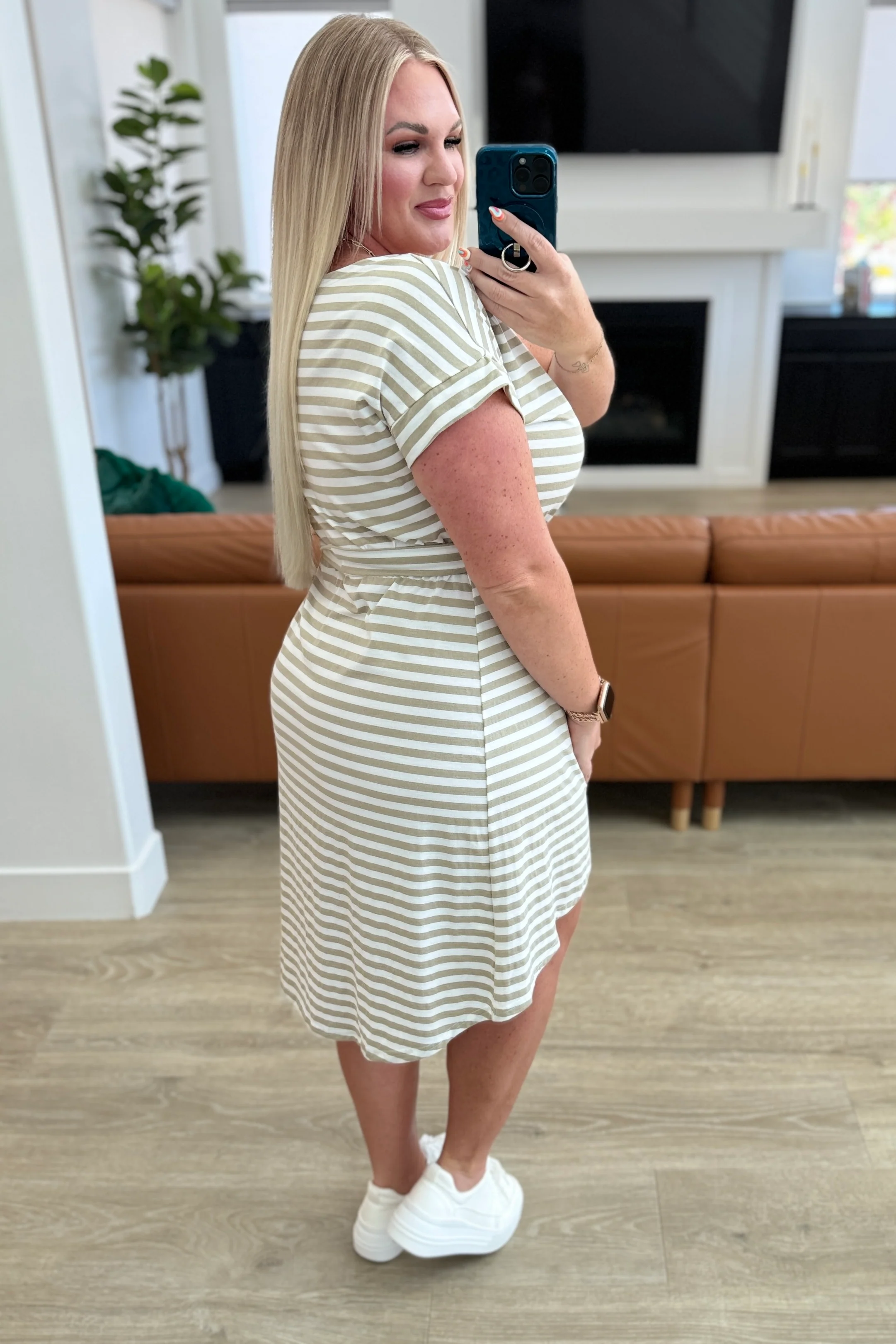 Has Merit Tulip Midi Dress - 5/22/2024 - Image 4