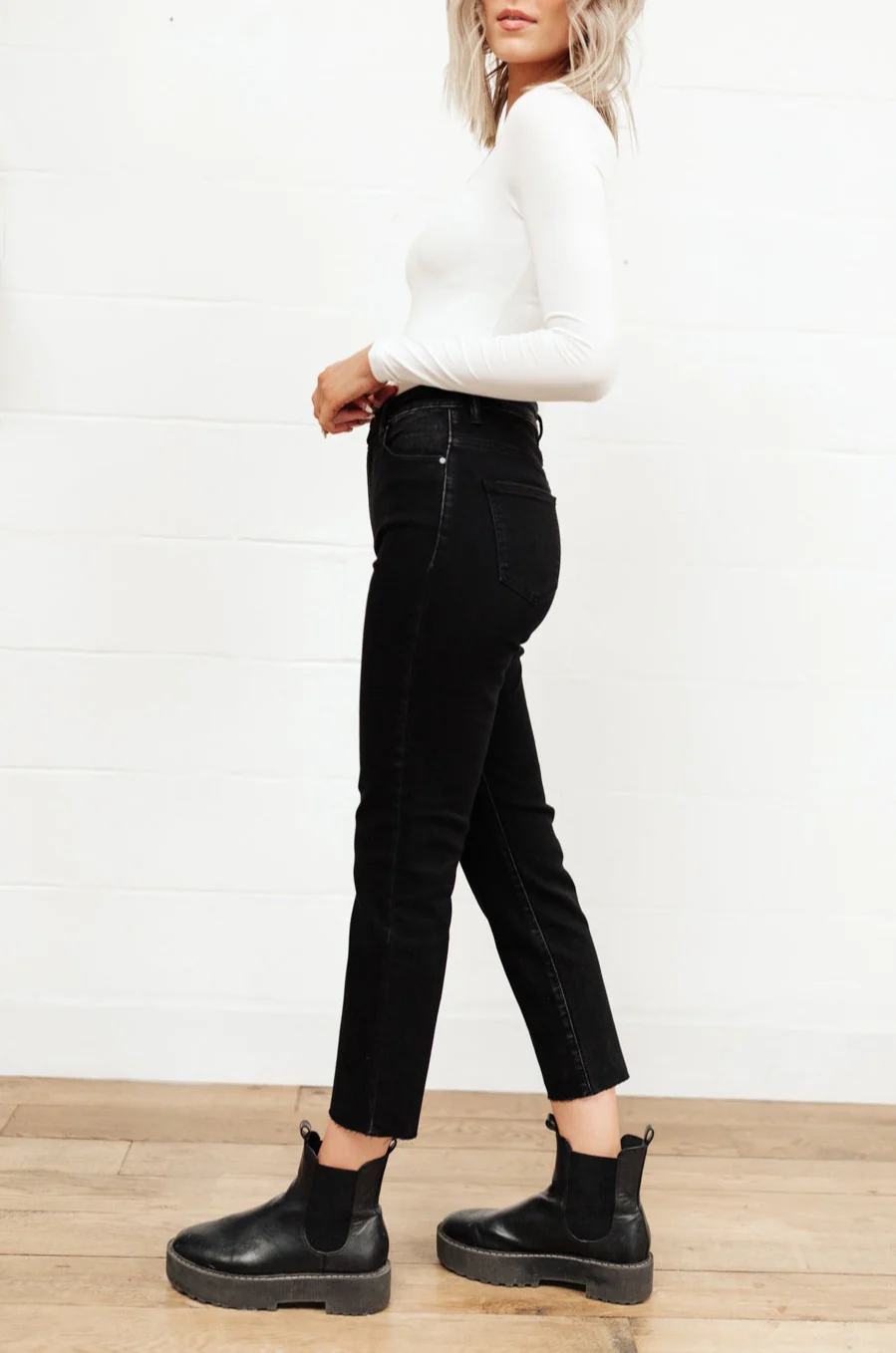 High Waist Mom Fit Jeans In Black - 2/22/2022 - Image 4