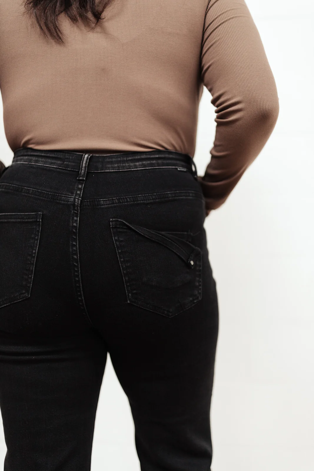 High Waist Mom Fit Jeans In Black - 2/22/2022 - Image 9