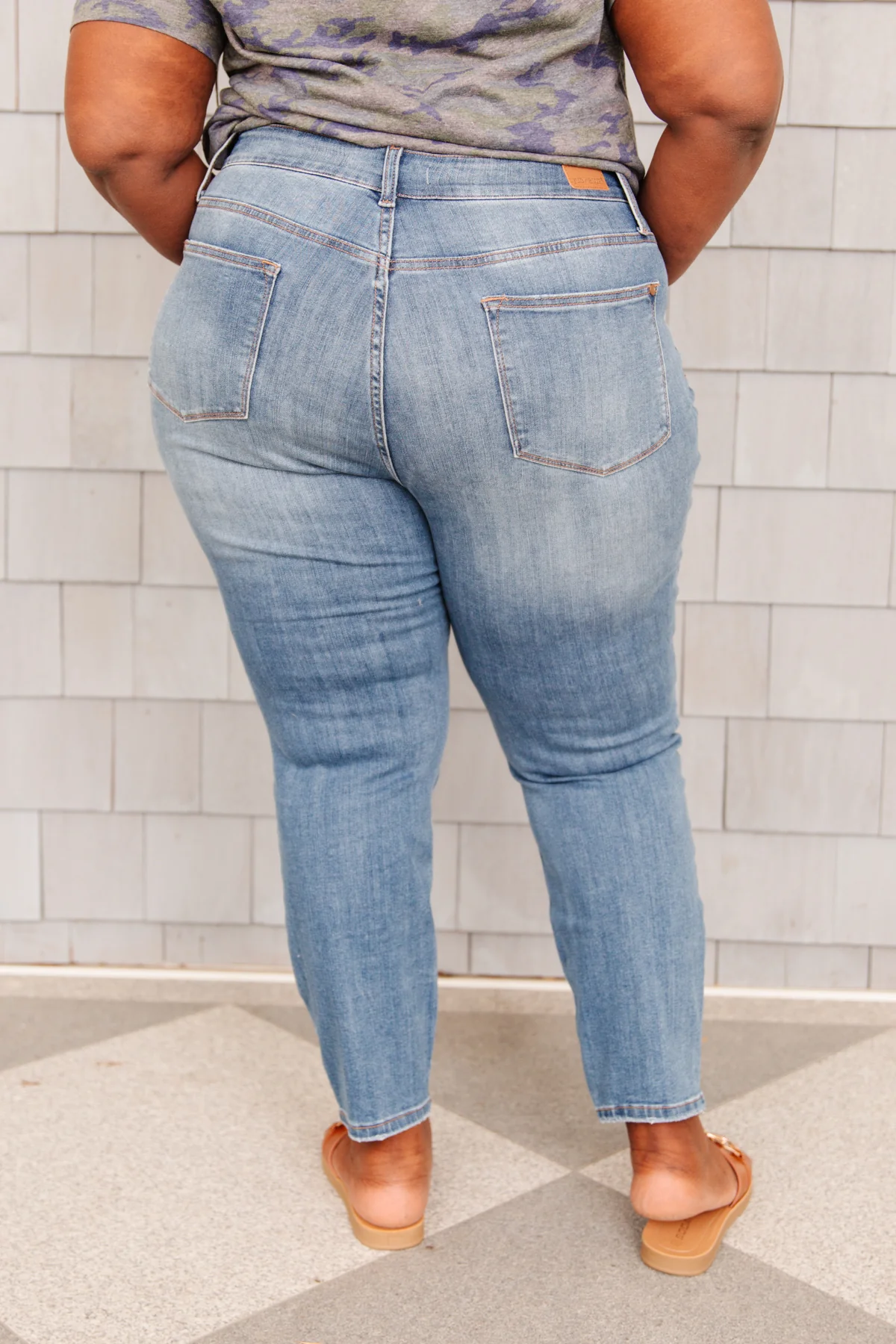 High Waist Slim Fit Jeans - 5/3/2022 - Image 10