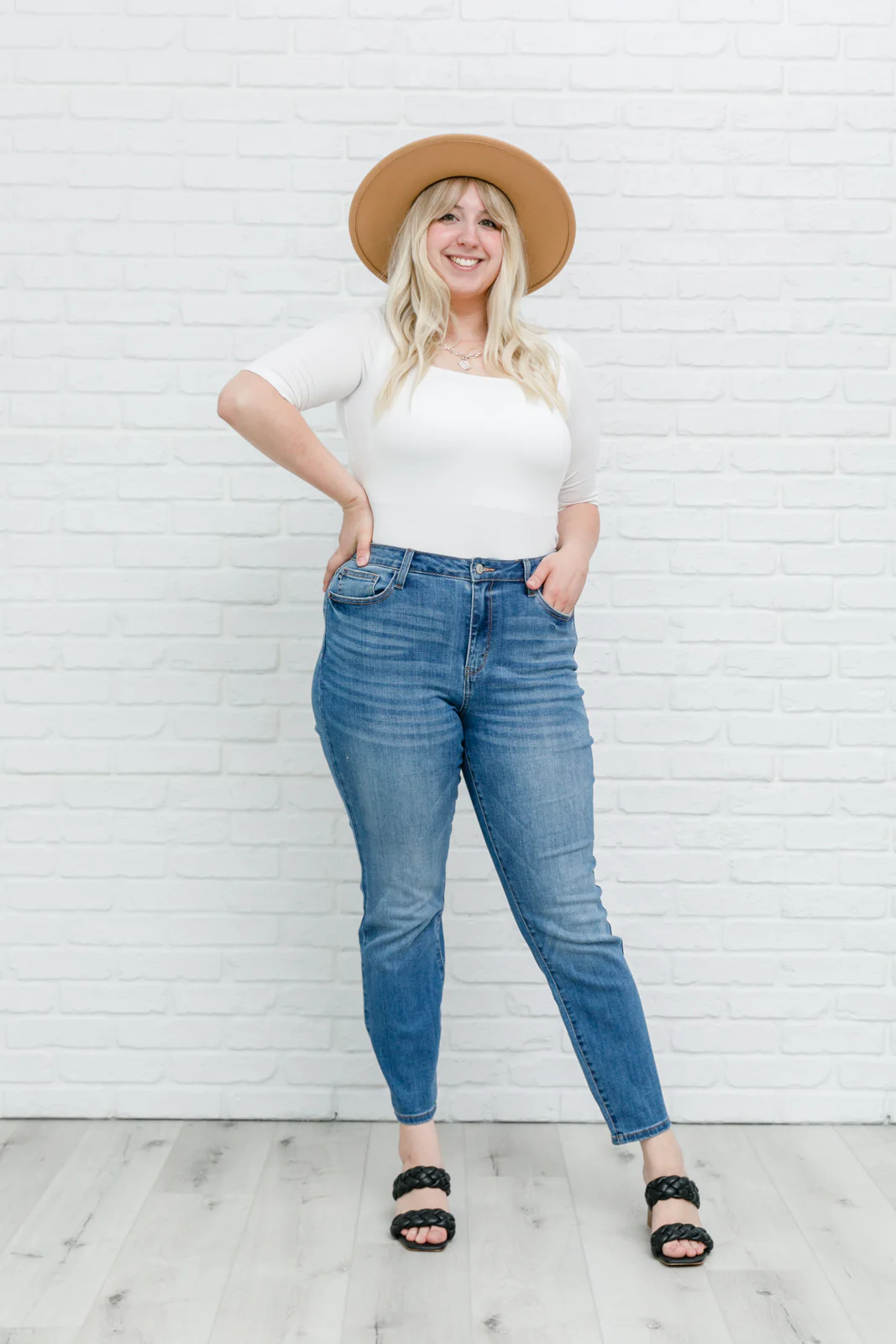 High Waist Slim Fit Jeans - 5/3/2022 - Image 16