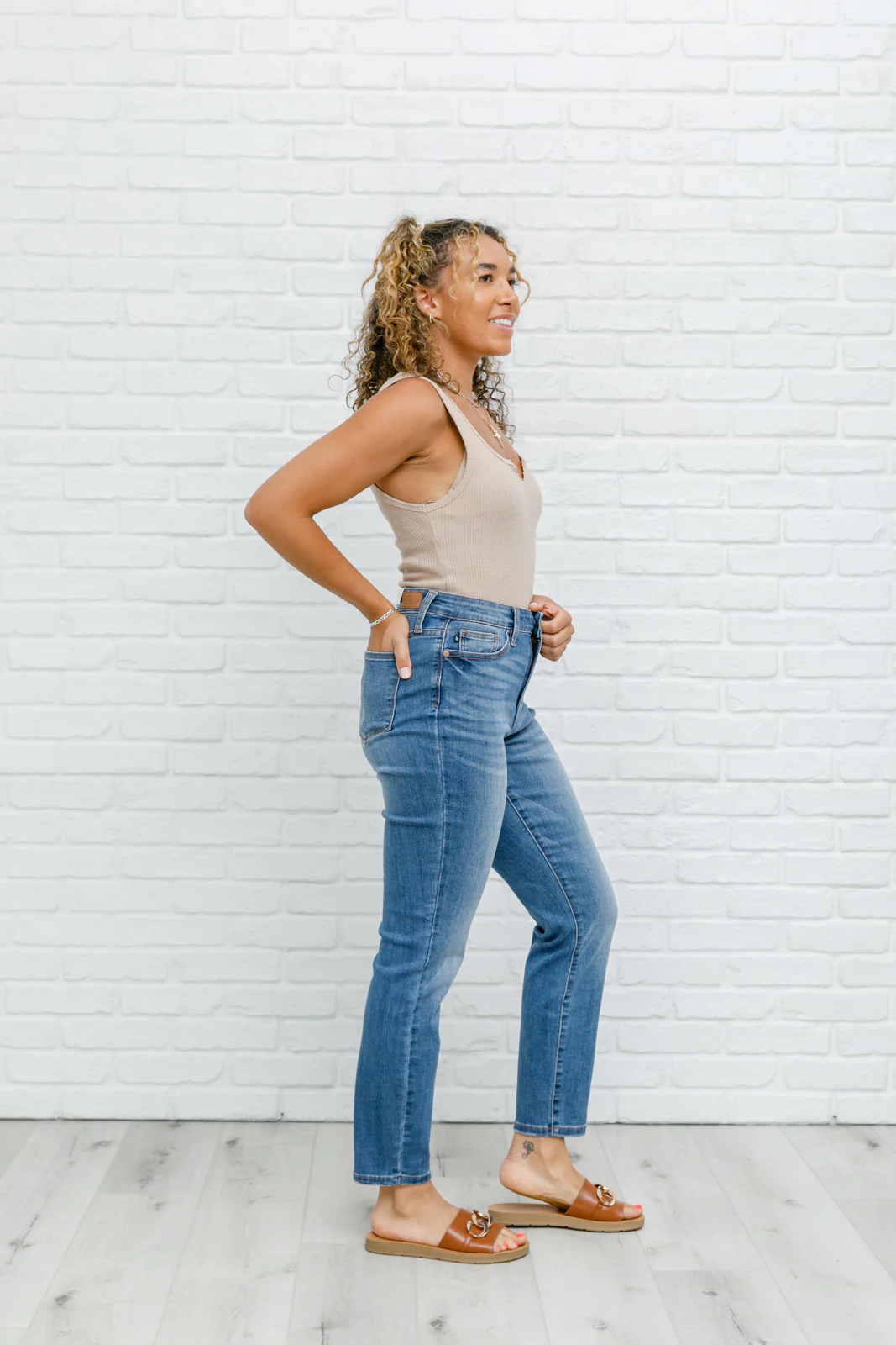 High Waist Slim Fit Jeans - 5/3/2022 - Image 21