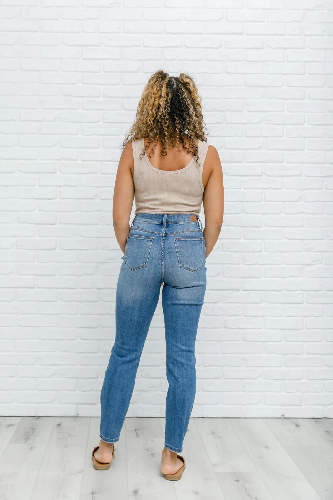 High Waist Slim Fit Jeans - 5/3/2022 - Image 23