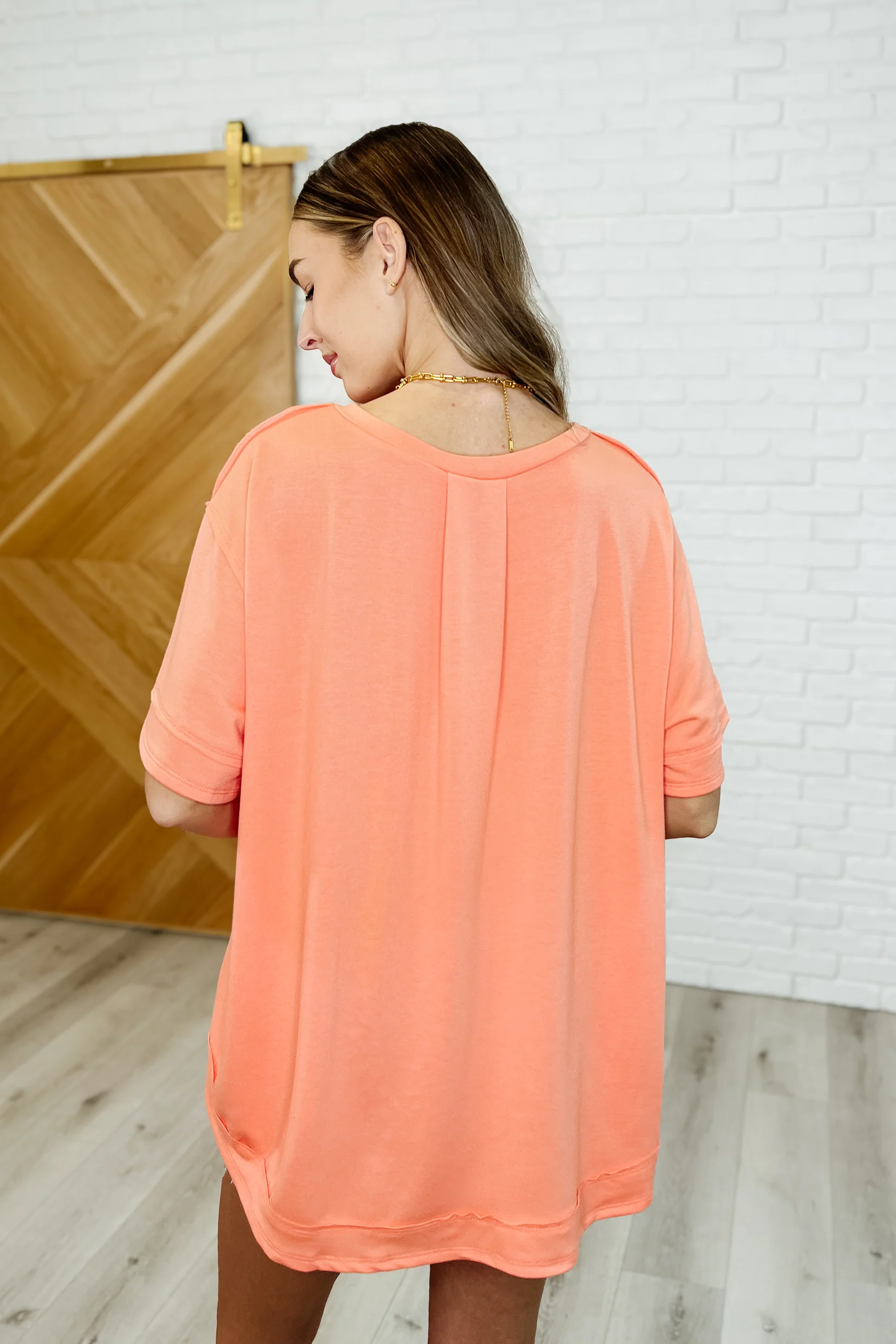In the Rotation Exposed Seam Tee in Apricot Splash - 4/8/2025 - Image 4