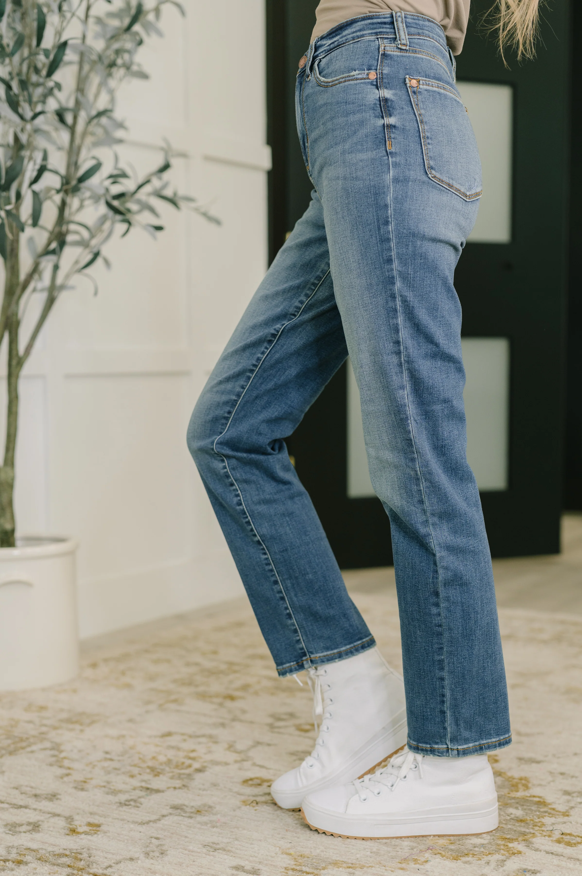 Izzie High Waist Straight Fit - 9/10/2025 - Image 3