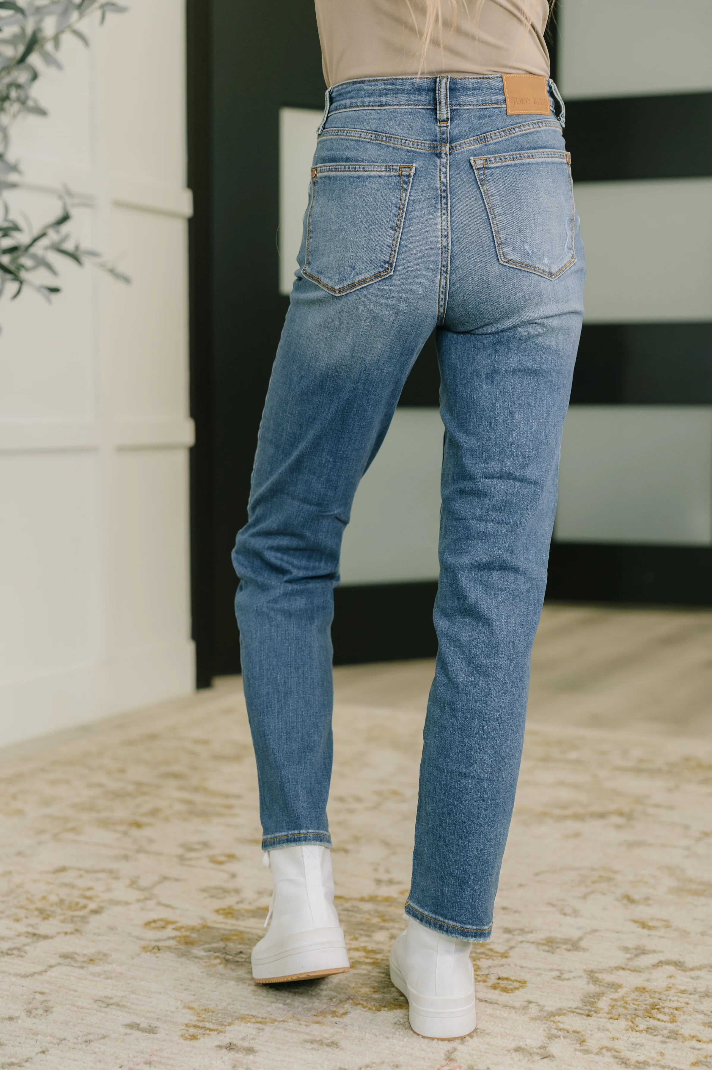 Izzie High Waist Straight Fit - 9/10/2025 - Image 5