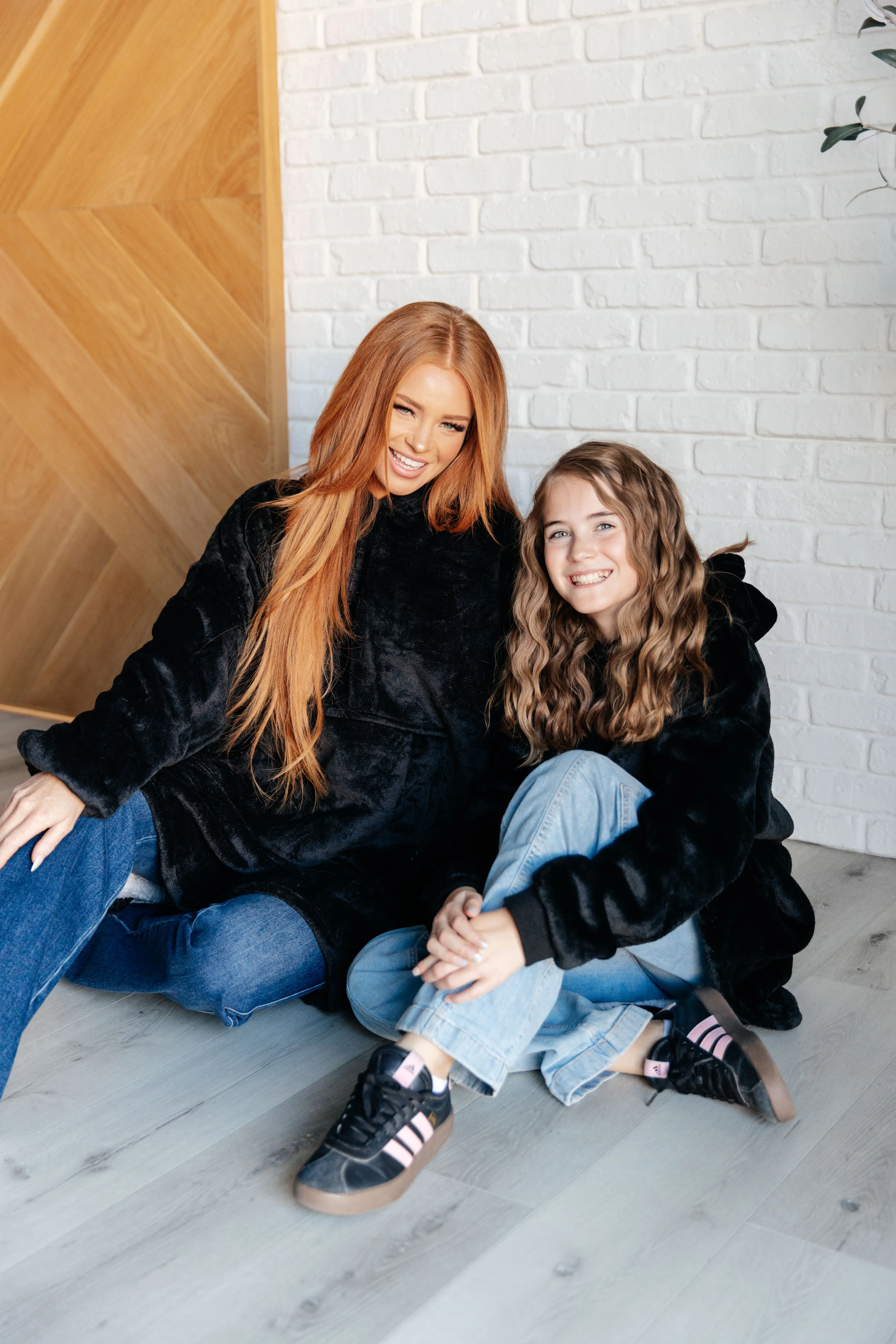 Kids Oversized Hoodie Blanket in Black - 12/6/2024 - Image 2