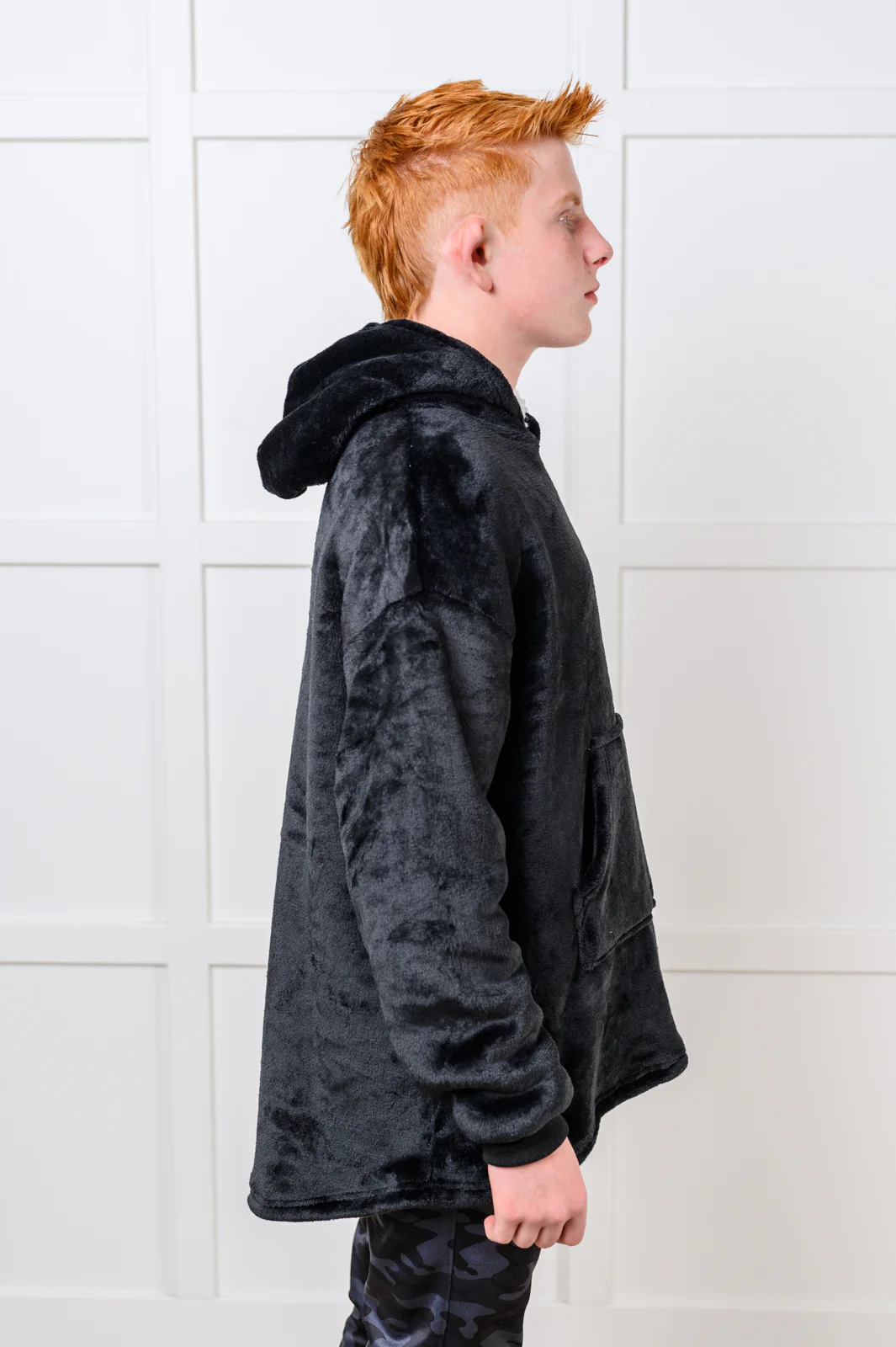 Kids Oversized Hoodie Blanket in Black - 12/6/2024 - Image 4