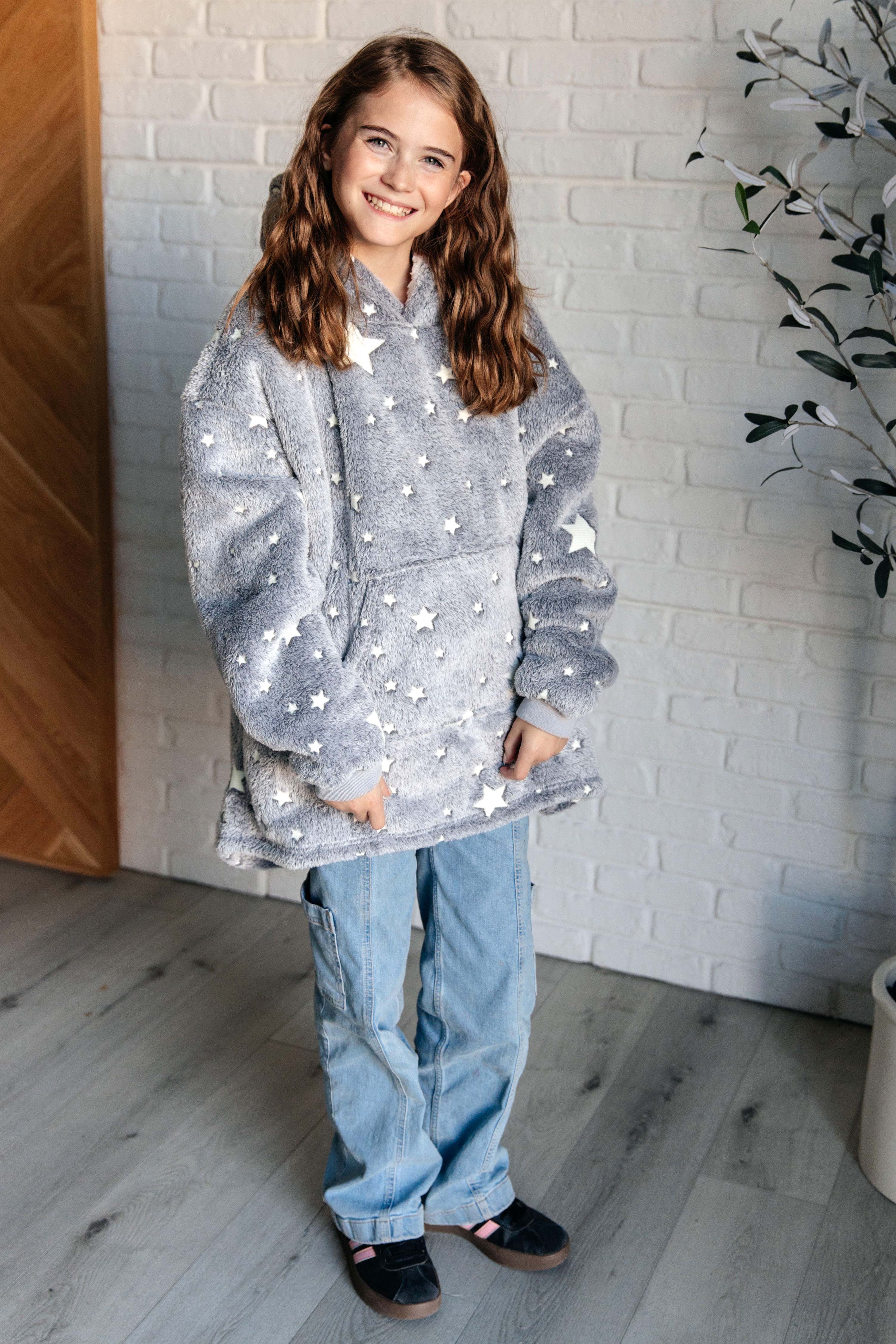 Kids Oversized Hoodie Blanket in Grey Stars - 12/6/2024 - Image 4