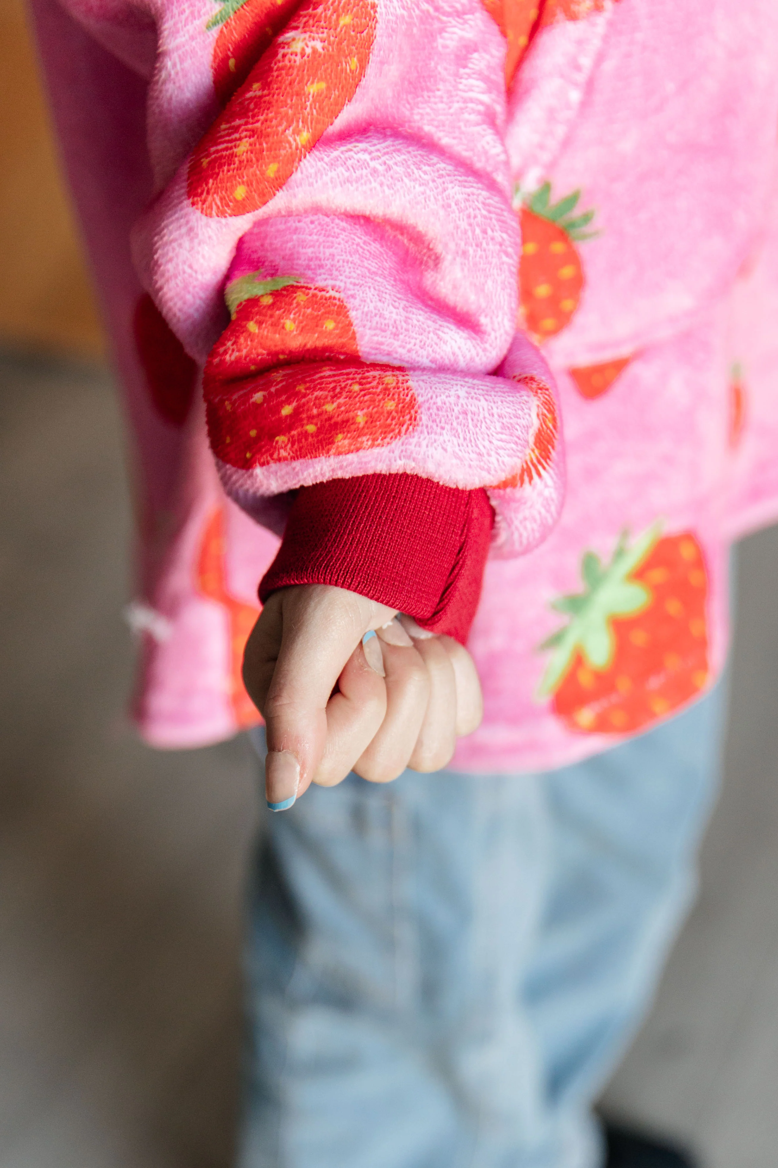 Kids Oversized Hoodie Blanket in Strawberry - 12/6/2024 - Image 8