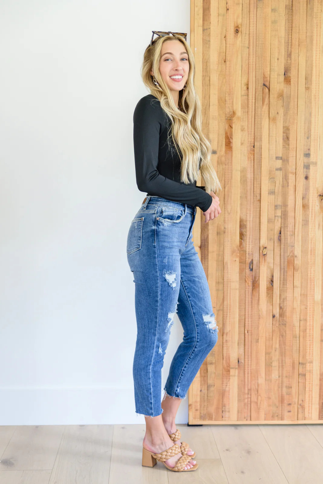 Kyla Destroyed Hi Waist Relaxed Fit - 8/25/2022 - Image 11