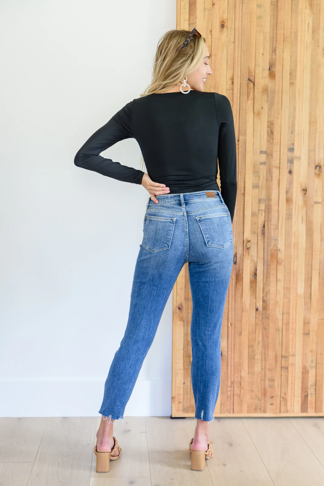 Kyla Destroyed Hi Waist Relaxed Fit - 8/25/2022 - Image 13