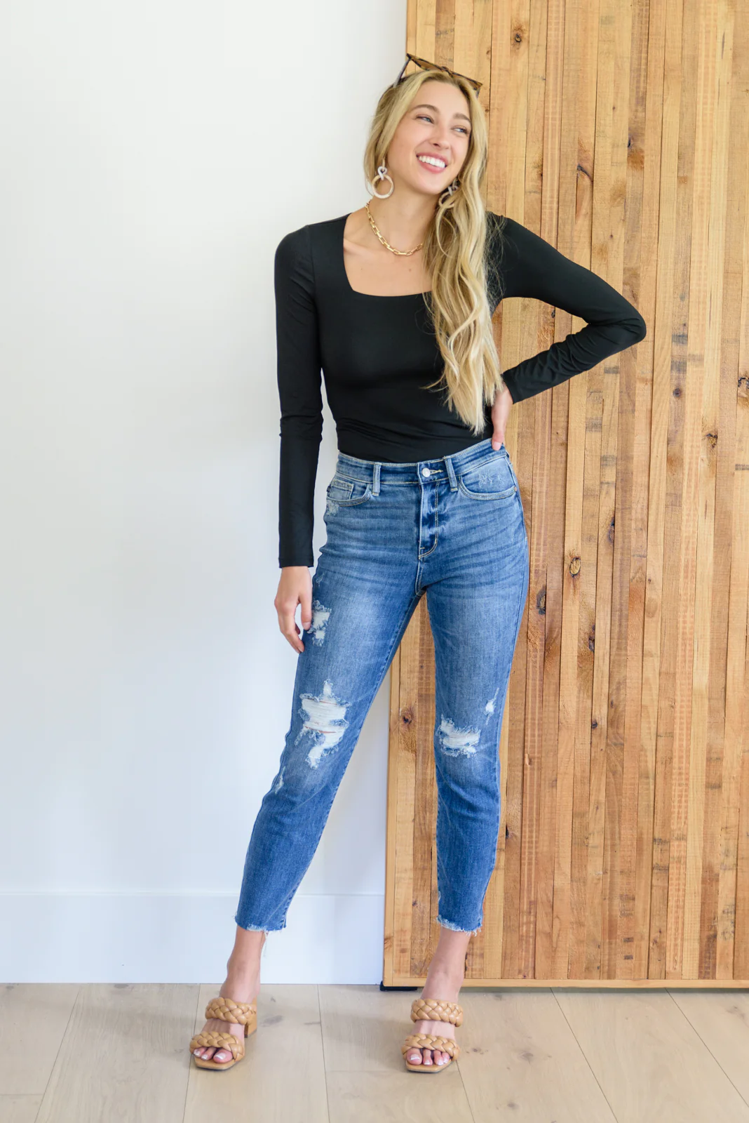 Kyla Destroyed Hi Waist Relaxed Fit - 8/25/2022 - Image 15