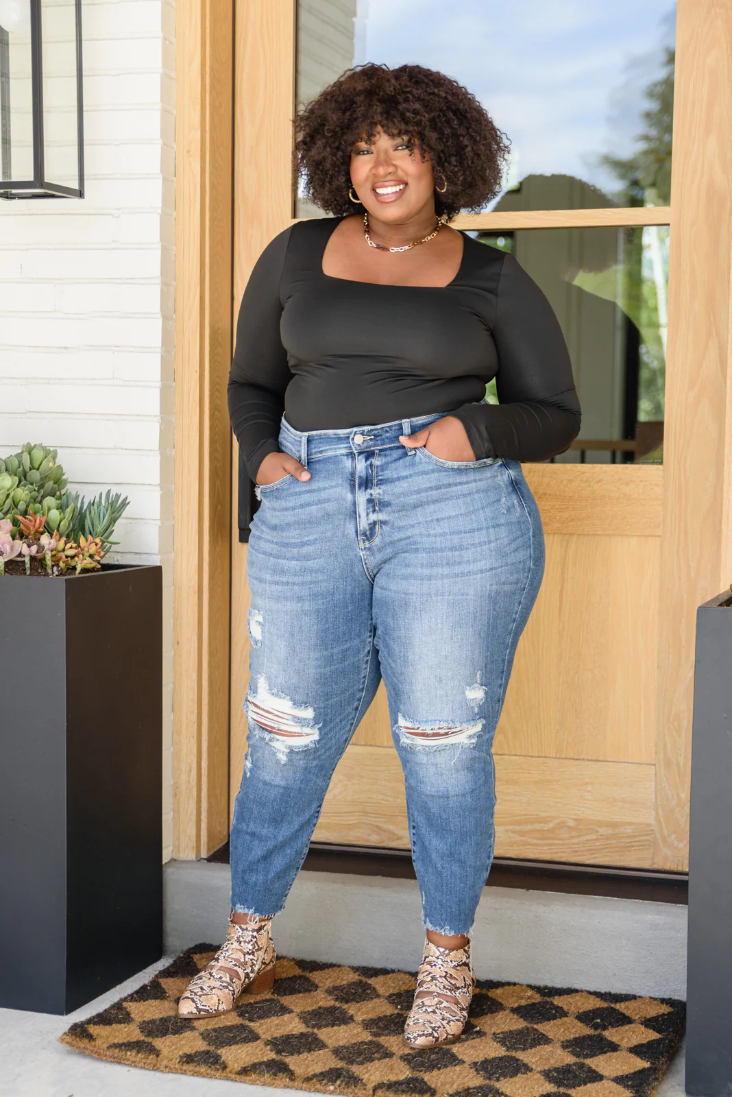 Kyla Destroyed Hi Waist Relaxed Fit - 8/25/2022 - Image 6
