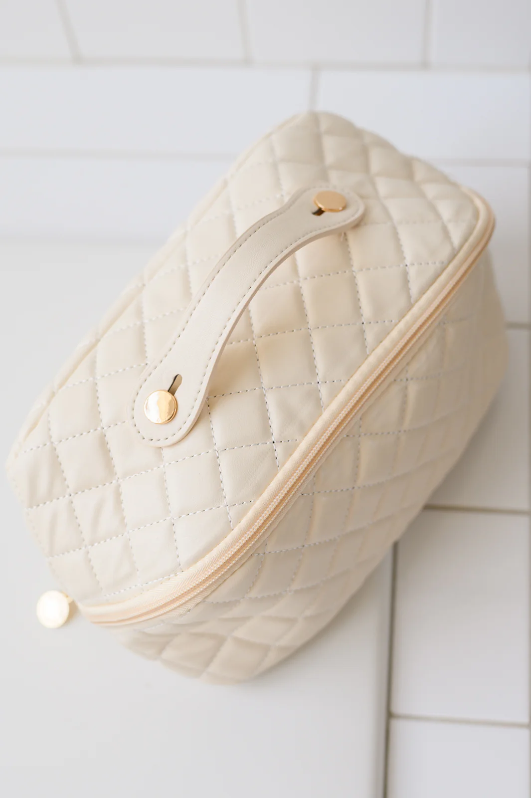 Large Capacity Quilted Makeup Bag in Cream - 11/29/2024 - Image 4