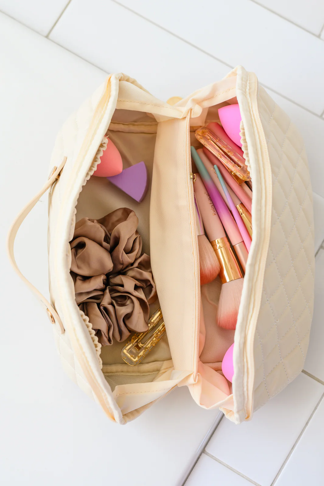 Large Capacity Quilted Makeup Bag in Cream - 11/29/2024 - Image 5