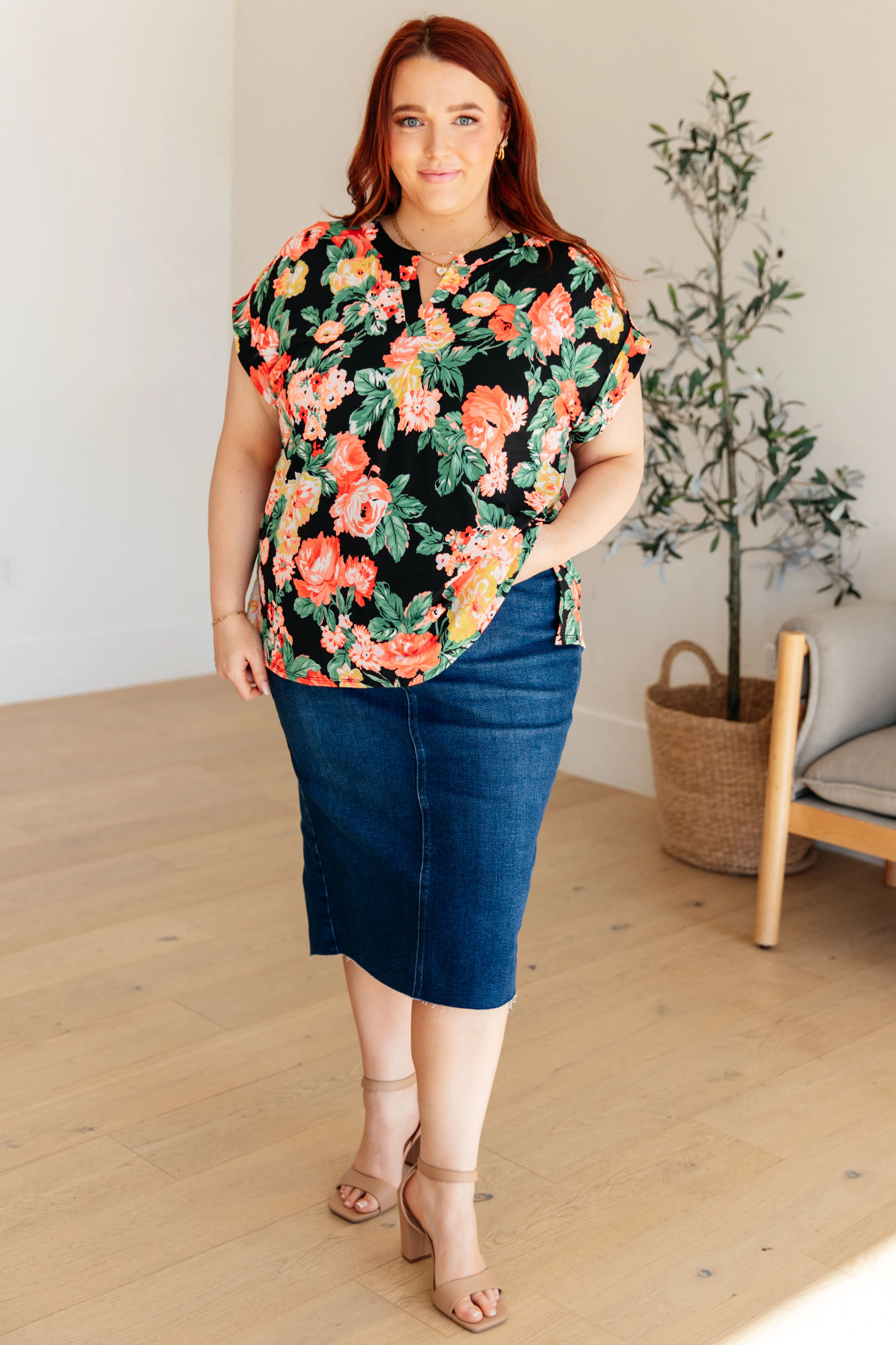 Lizzy Cap Sleeve Top in Black Garden Floral - 3/22/2024 - Image 4