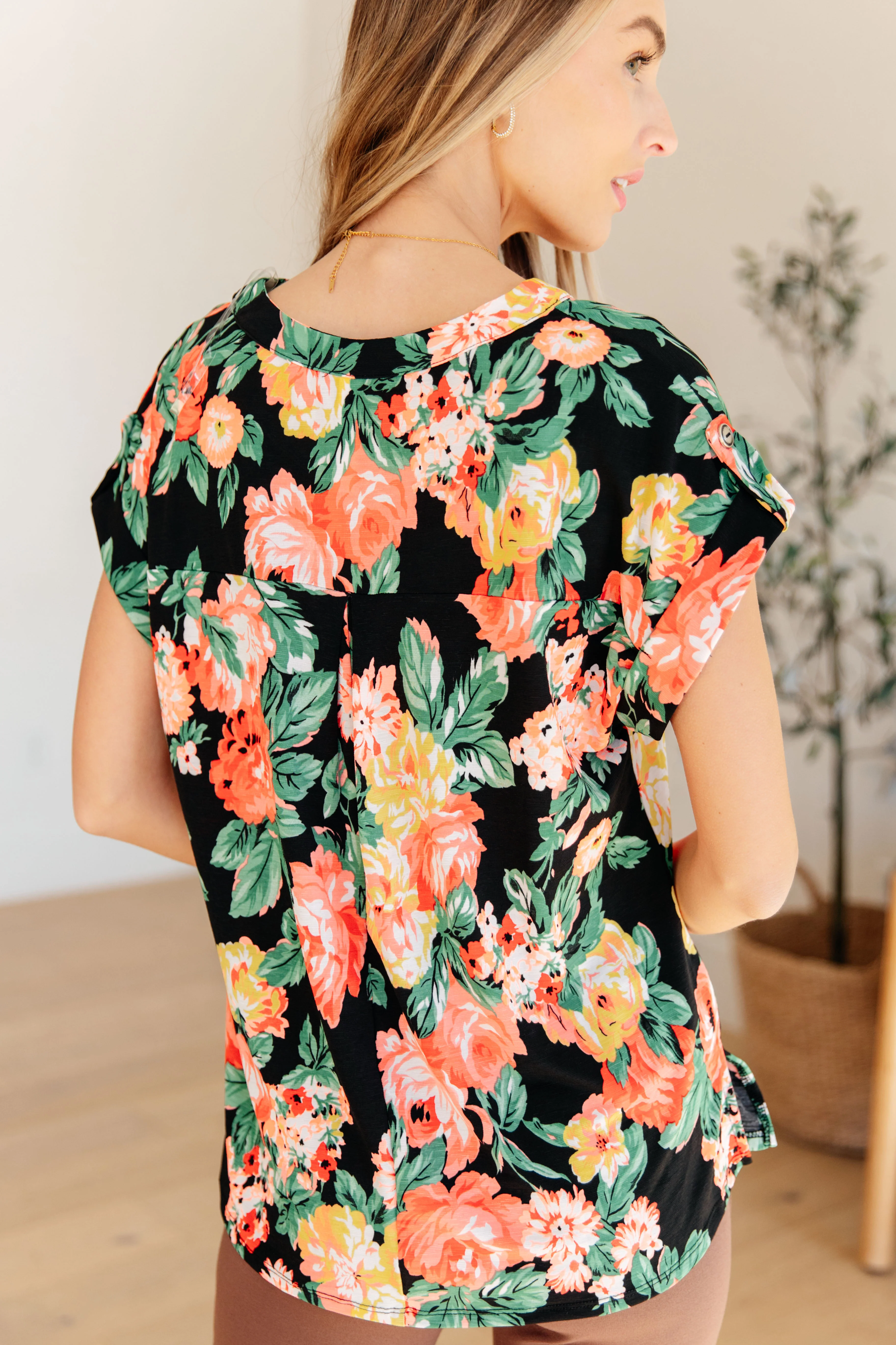 Lizzy Cap Sleeve Top in Black Garden Floral - 3/22/2024 - Image 9