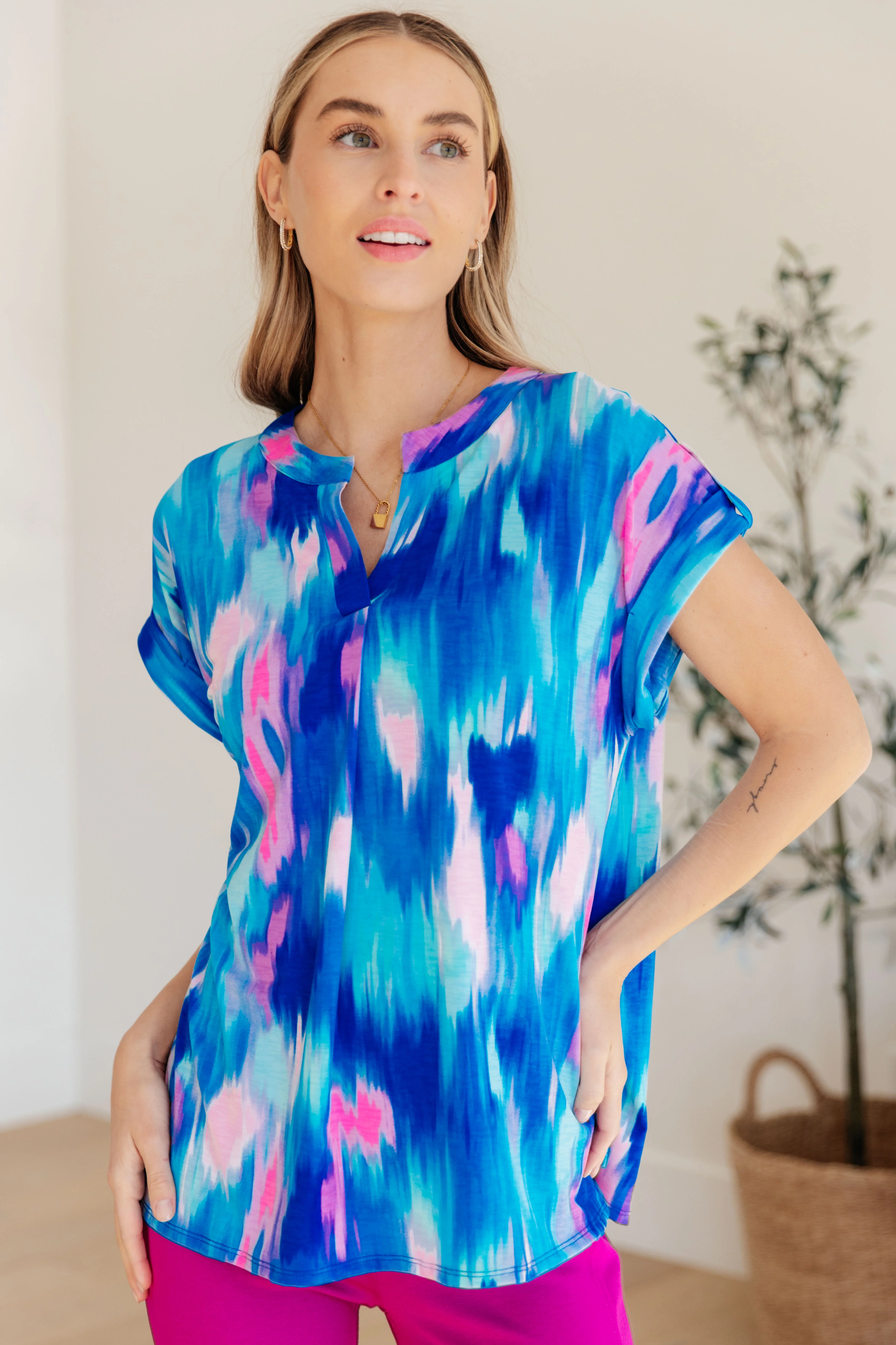Lizzy Cap Sleeve Top in Royal Brush Strokes - 3/22/2024