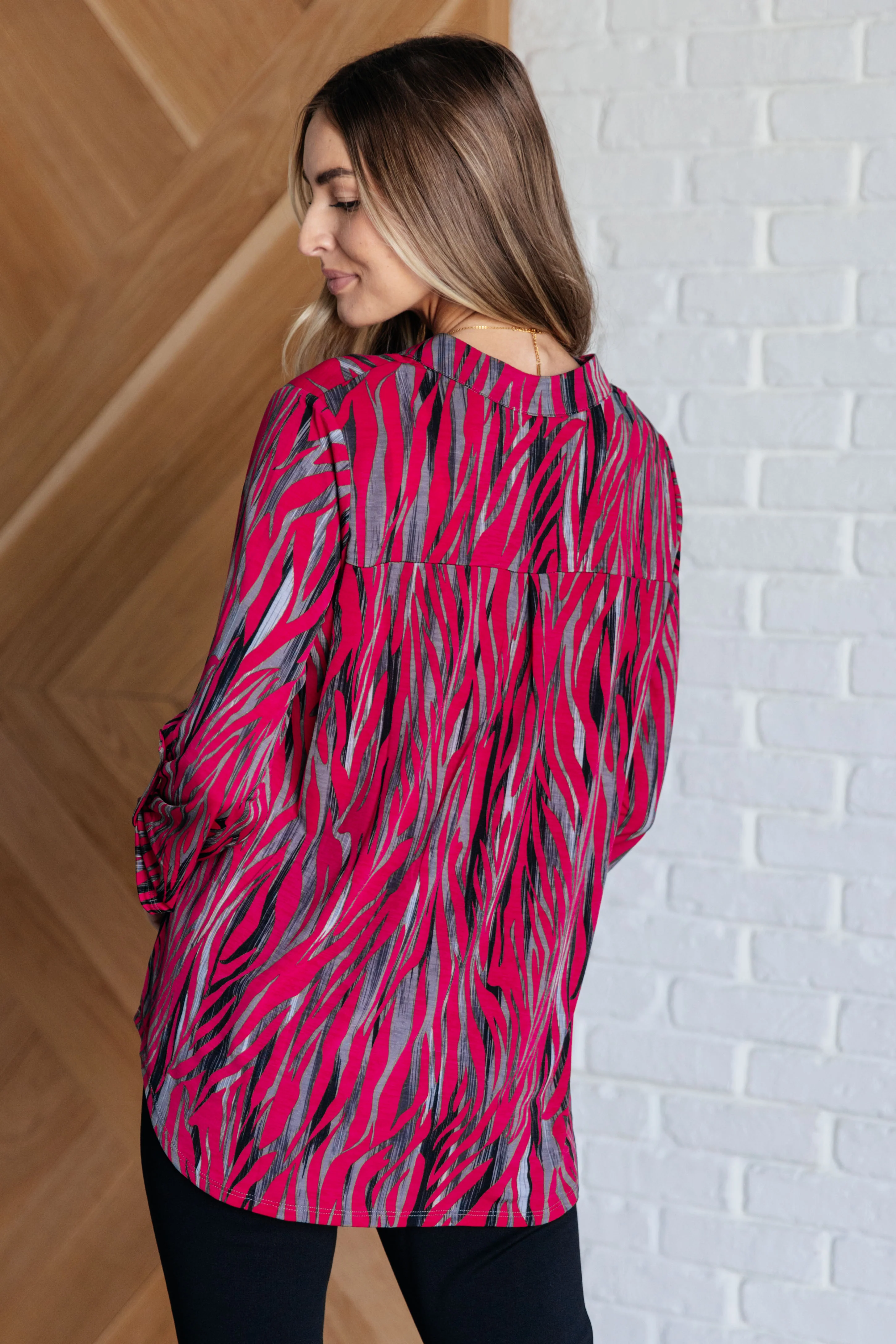 Lizzy Top in Magenta and Red Strokes - 8/22/2024 - Image 7