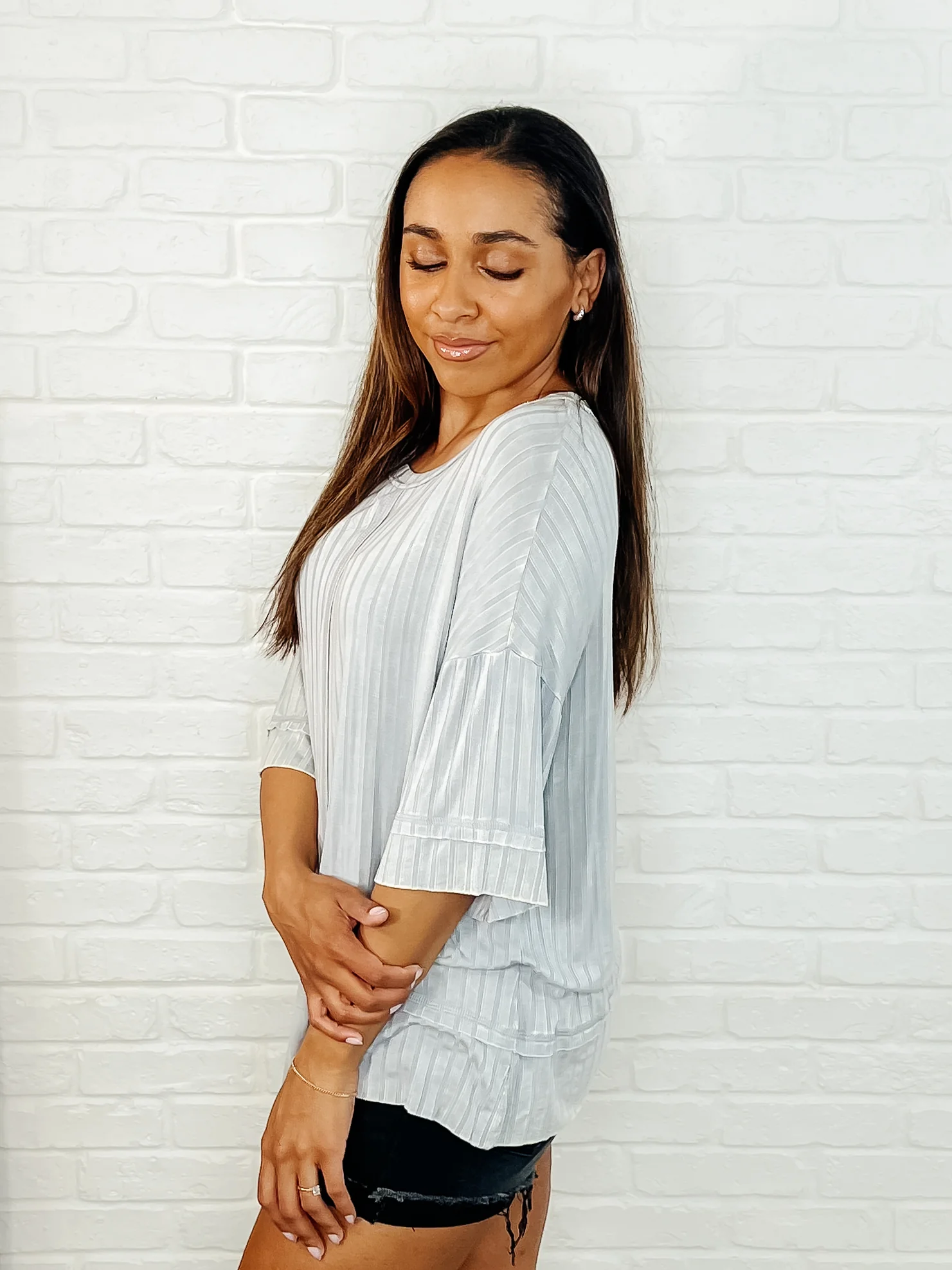 Loosely Speaking Oversized Basic Top in Lt Grey - 4/2/2025 - Image 3