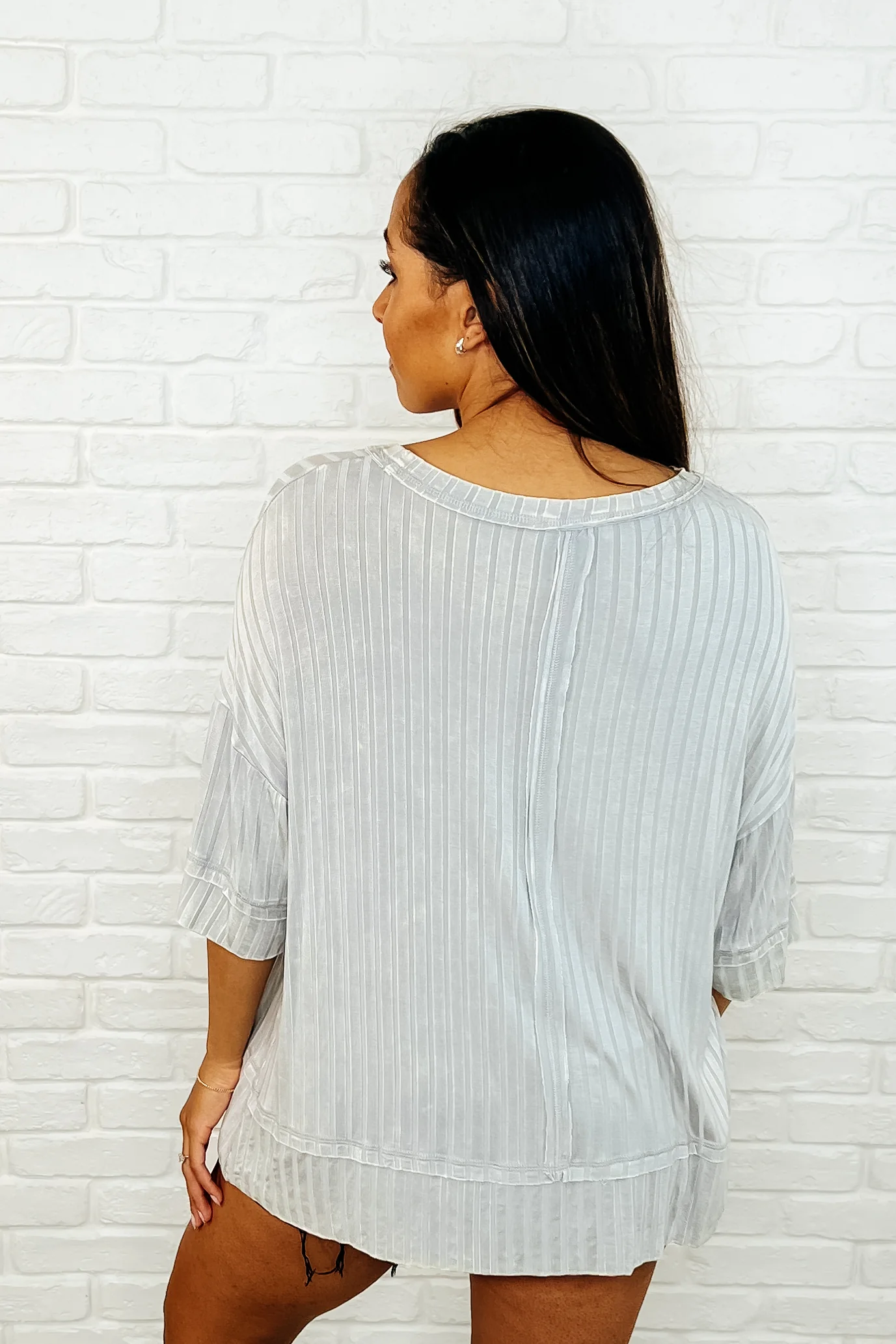 Loosely Speaking Oversized Basic Top in Lt Grey - 4/2/2025 - Image 4