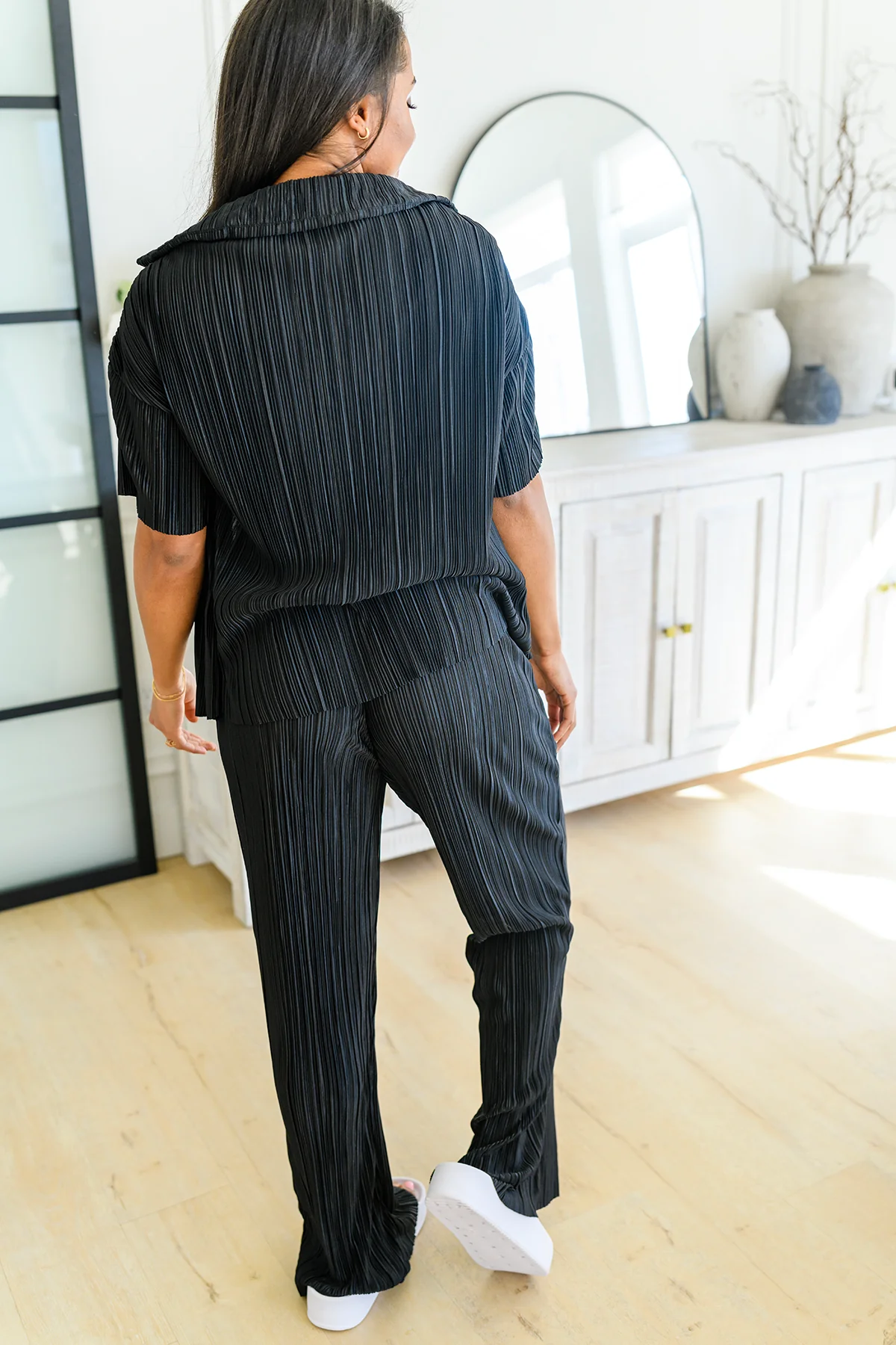 Low Key Perfect Plisse Set in Black - 3/23/2023 - Image 15